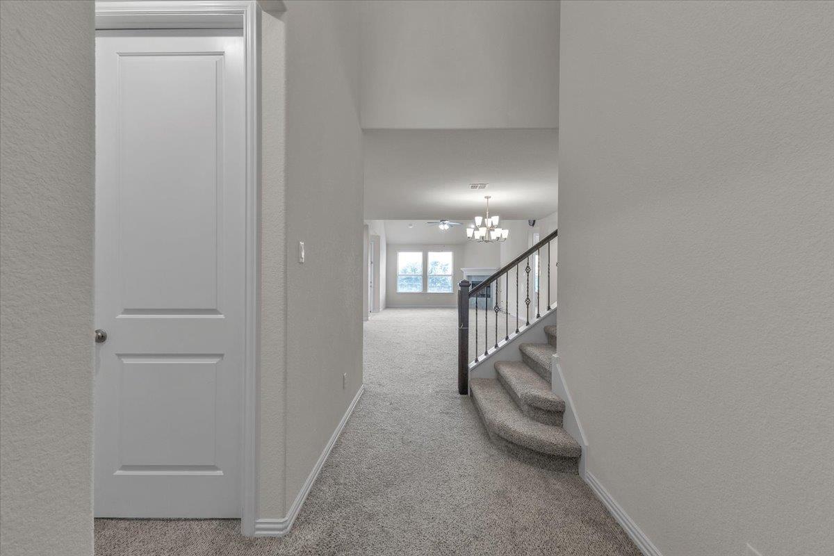 3425 De Soto Loop Property Photo 5