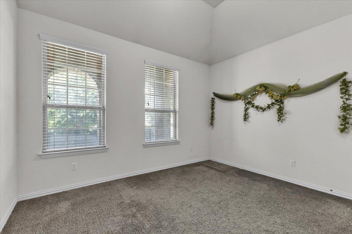 3425 De Soto Loop Property Photo 8
