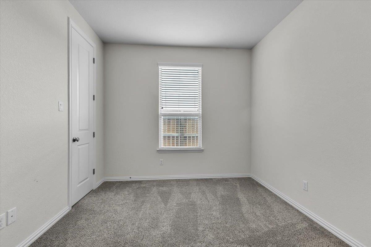 3425 De Soto Loop Property Photo 9