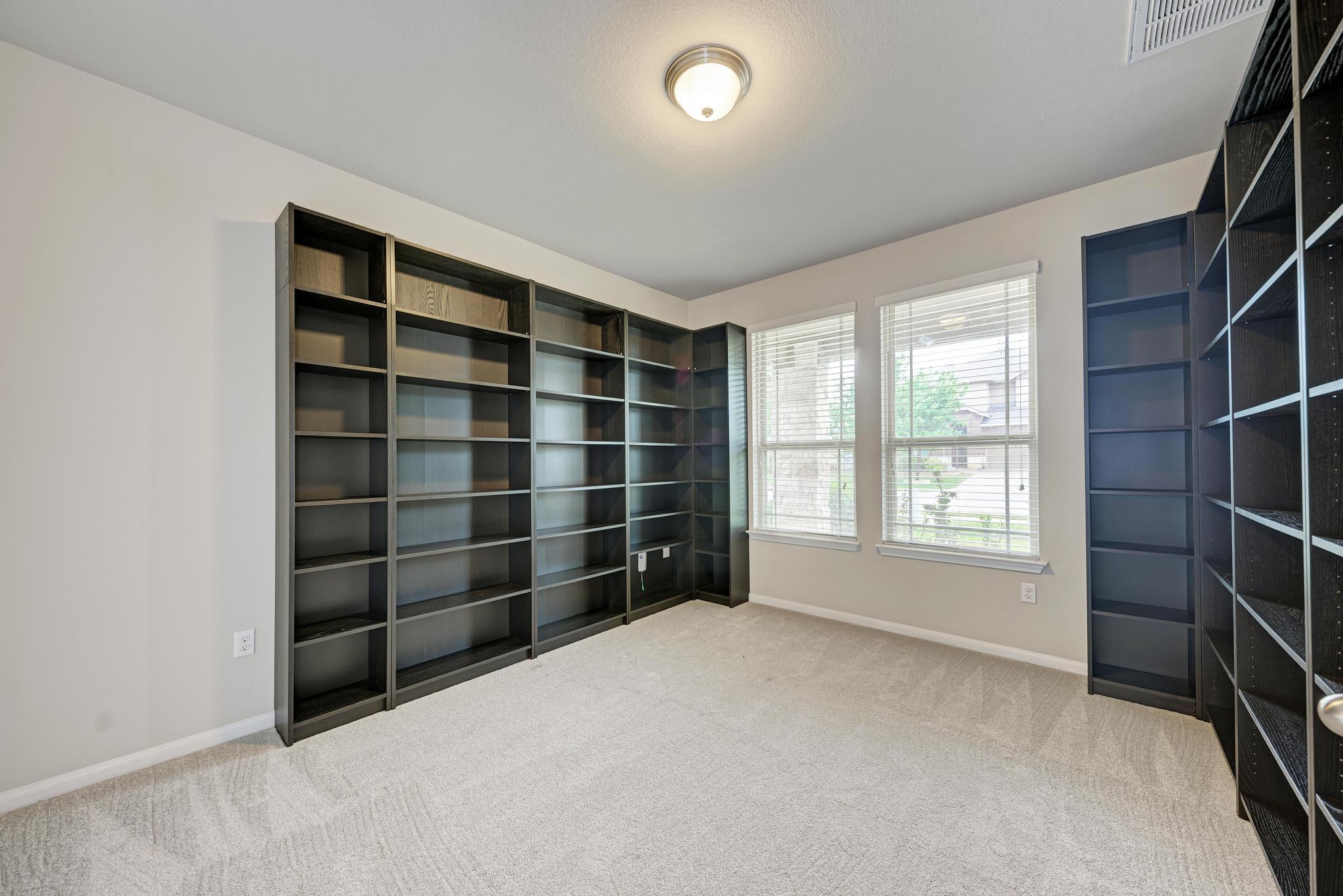 2625 Bowen St Property Photo 13