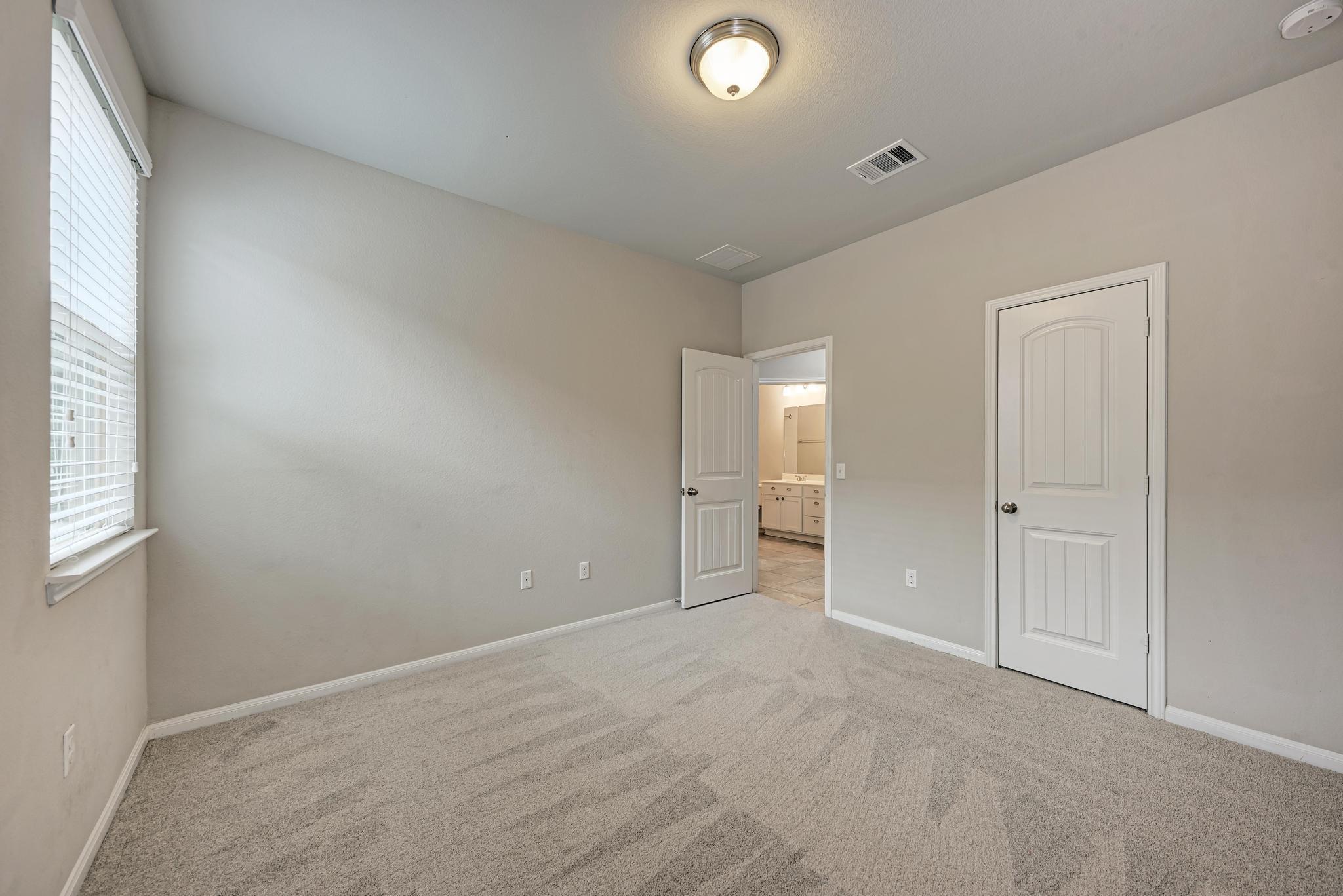 2625 Bowen St Property Photo 19