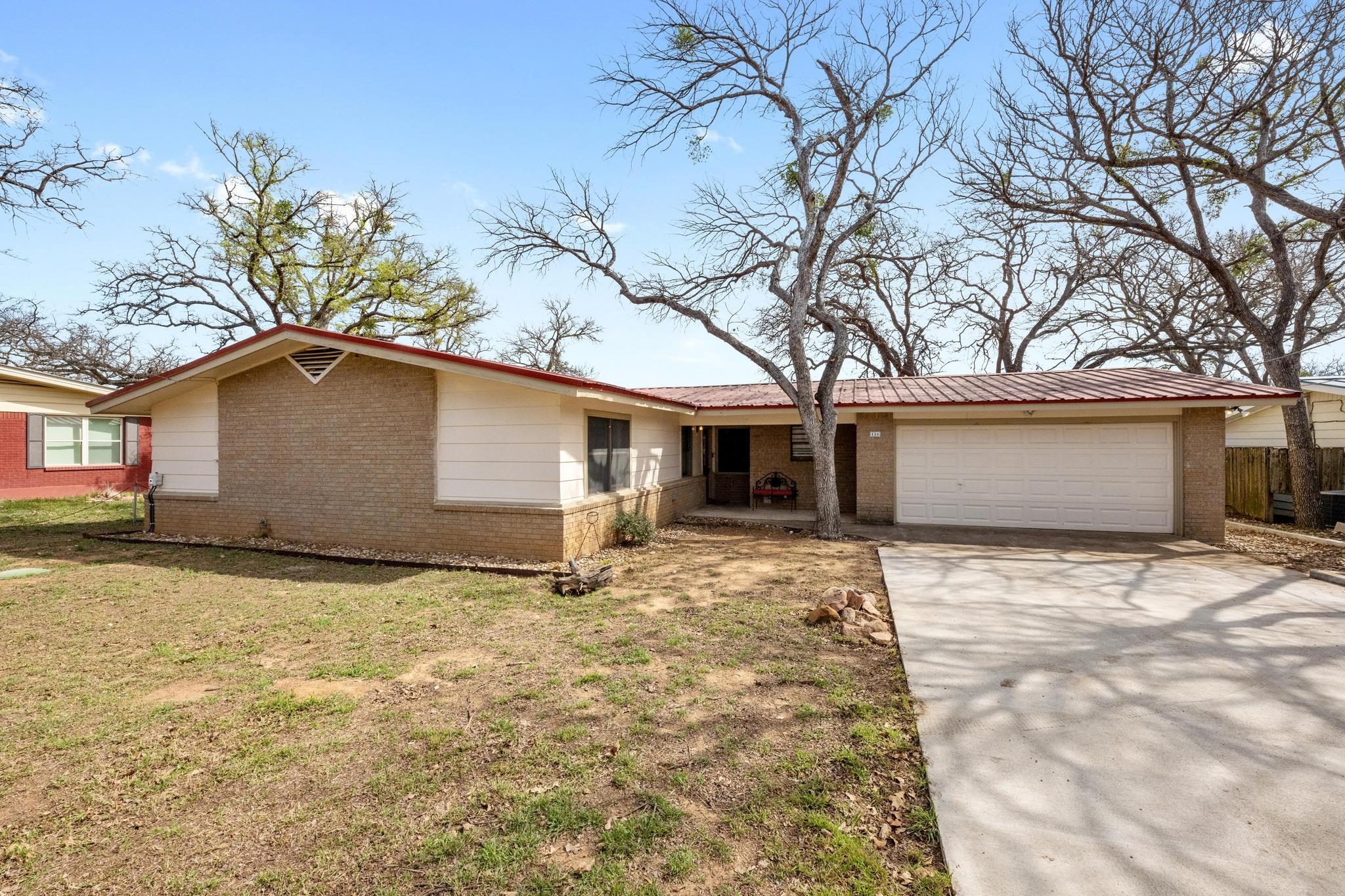 126 Lakeview Dr Property Photo