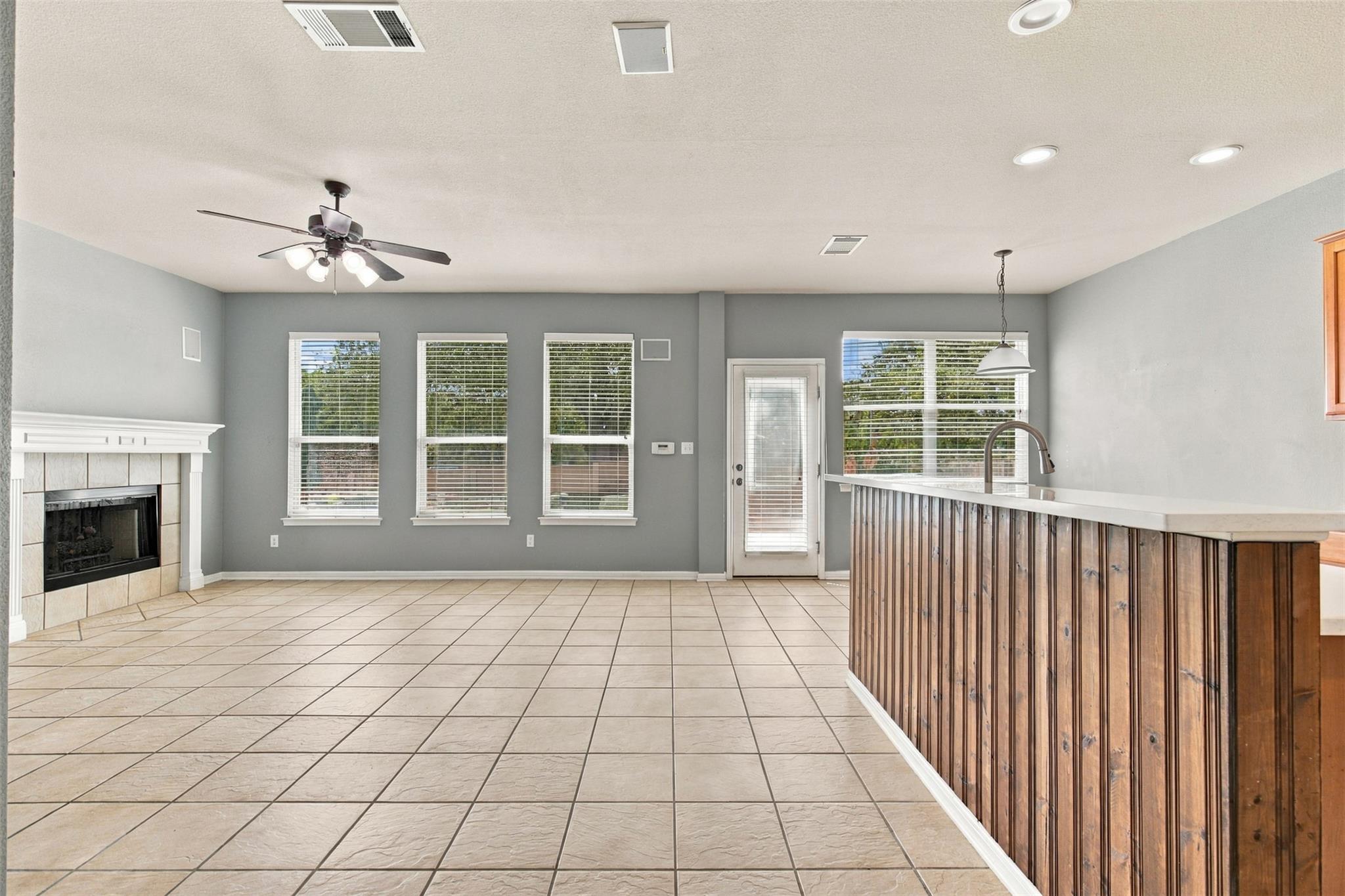 2507 Texan Dr Property Photo 5