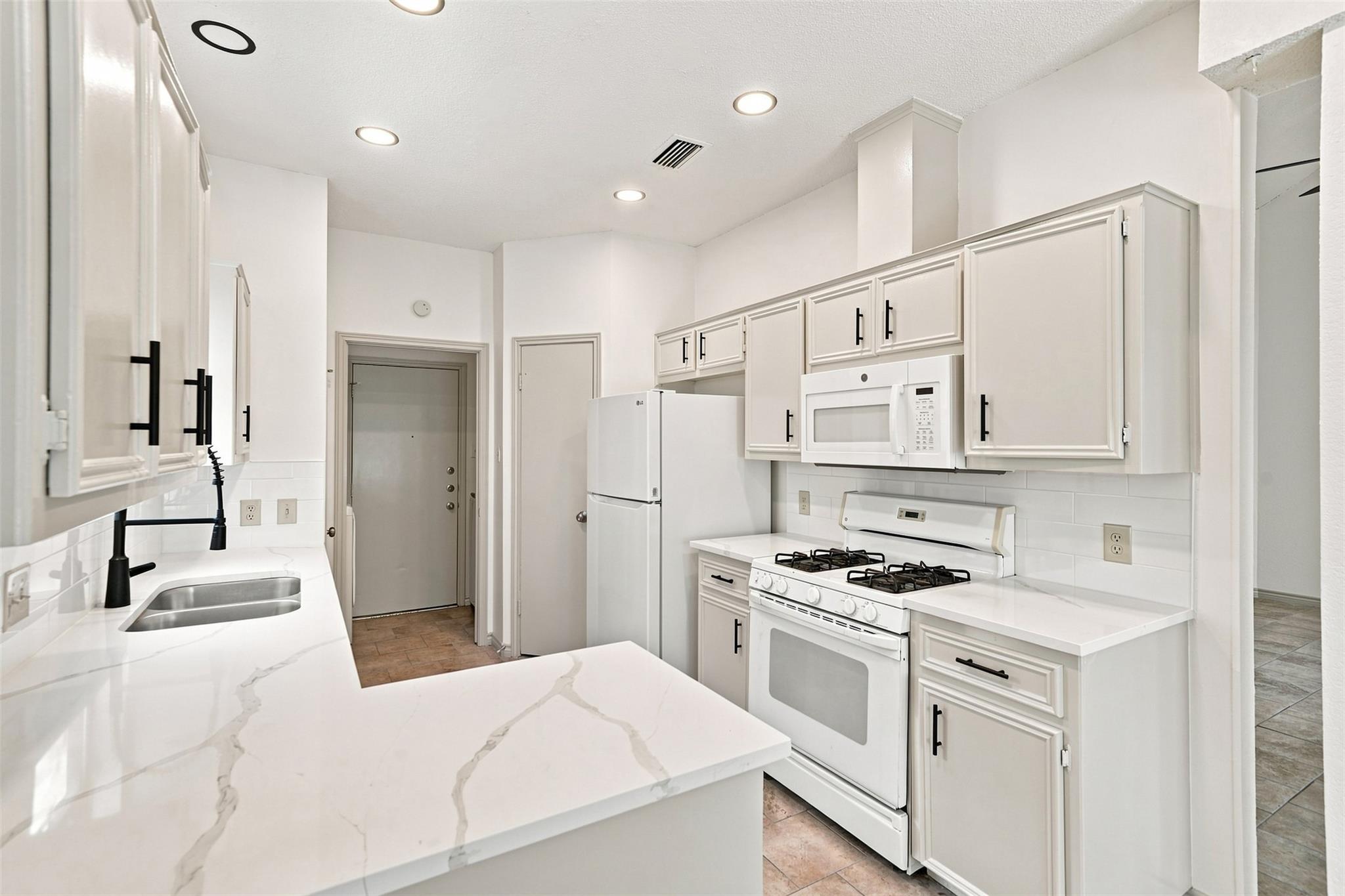 2207 Lancaster Gate Cv Property Photo 13