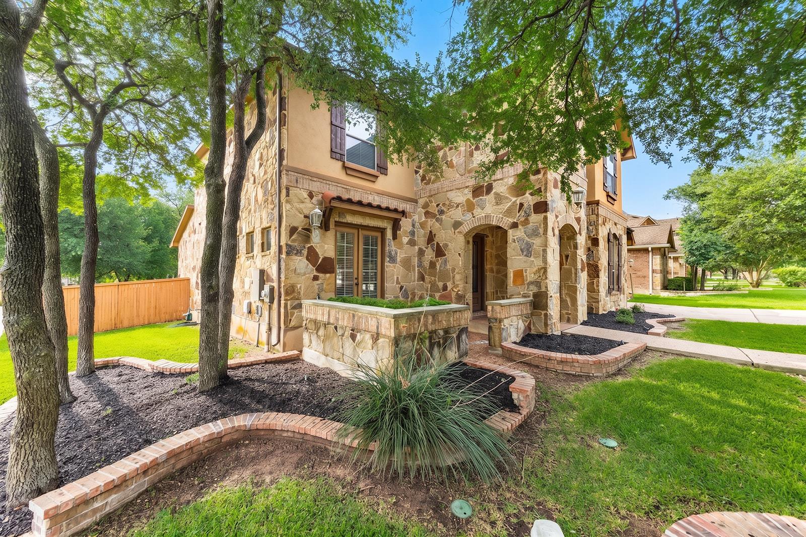 114 Saddle Ridge Dr N Property Photo 2