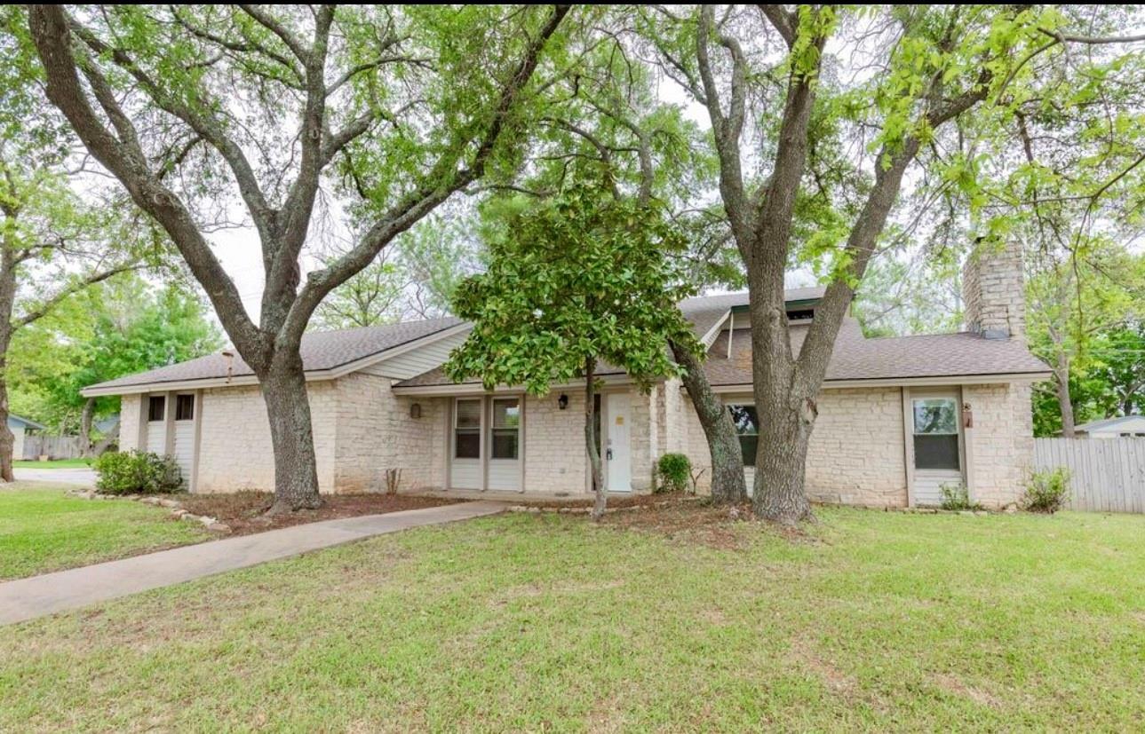 1004 Deepwood Dr Property Photo