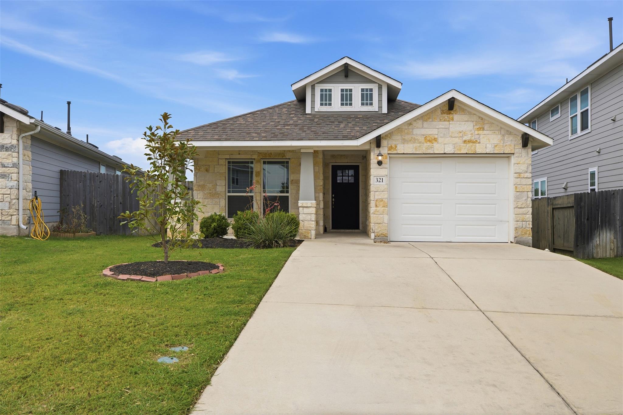 321 Gaida Loop Property Photo 1