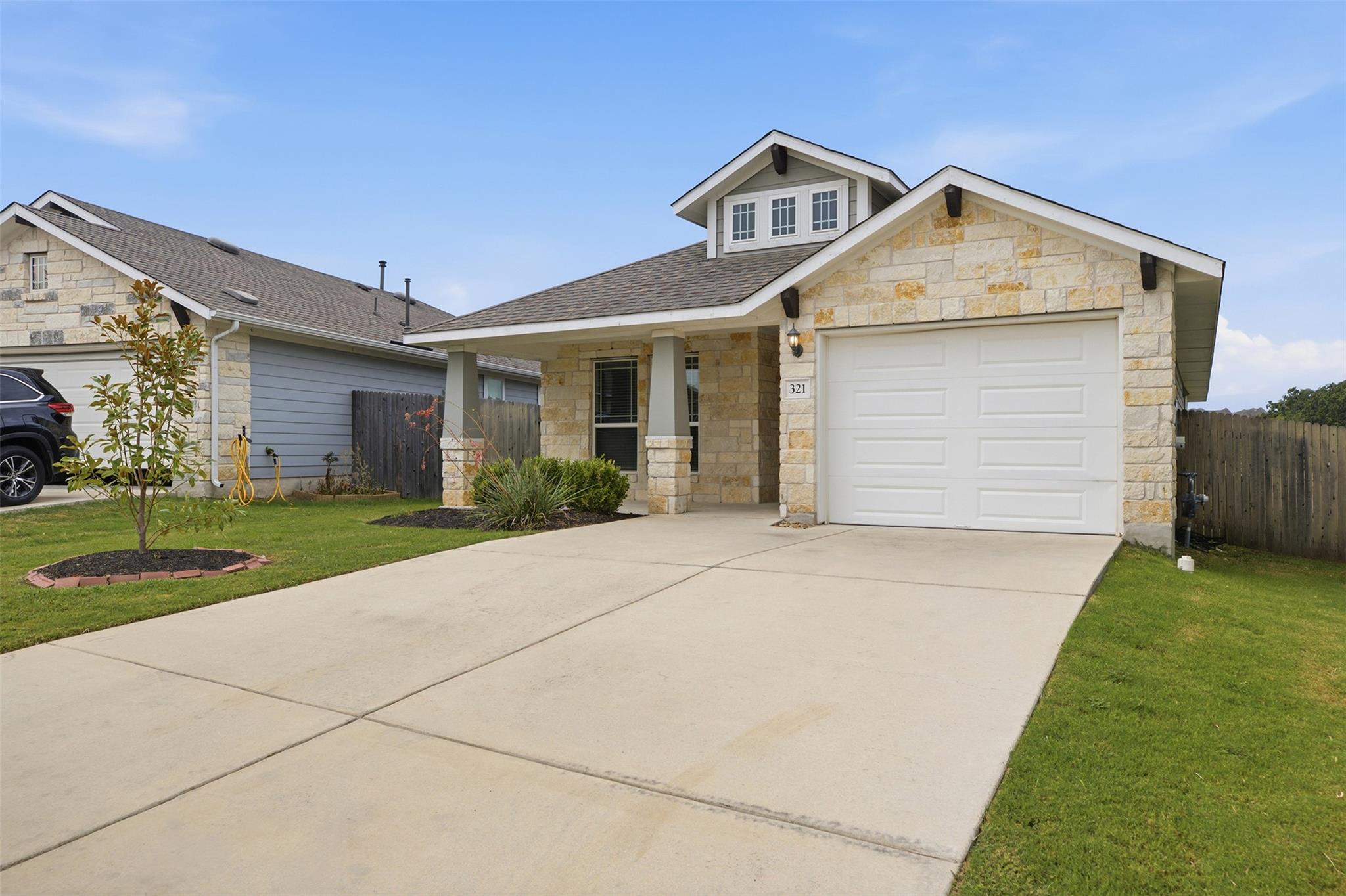 321 Gaida Loop Property Photo 3