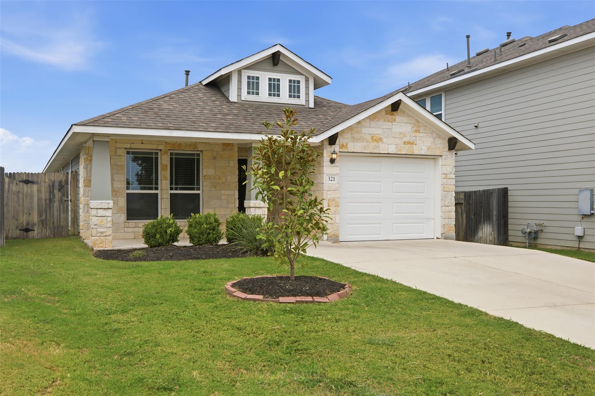 321 Gaida Loop Property Photo 4