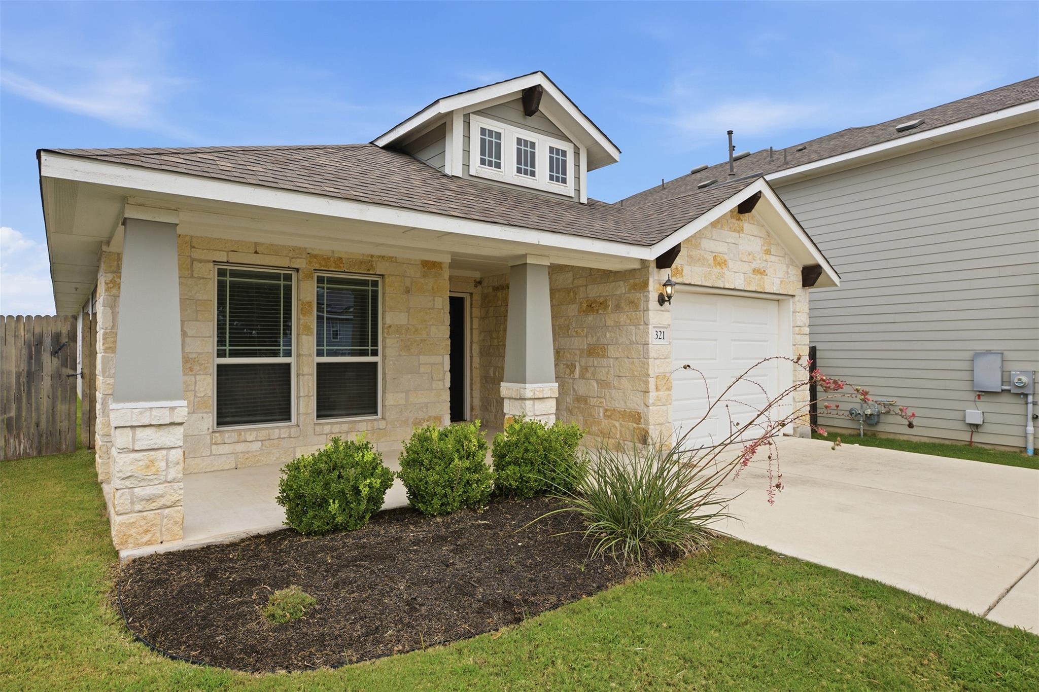 321 Gaida Loop Property Photo 5