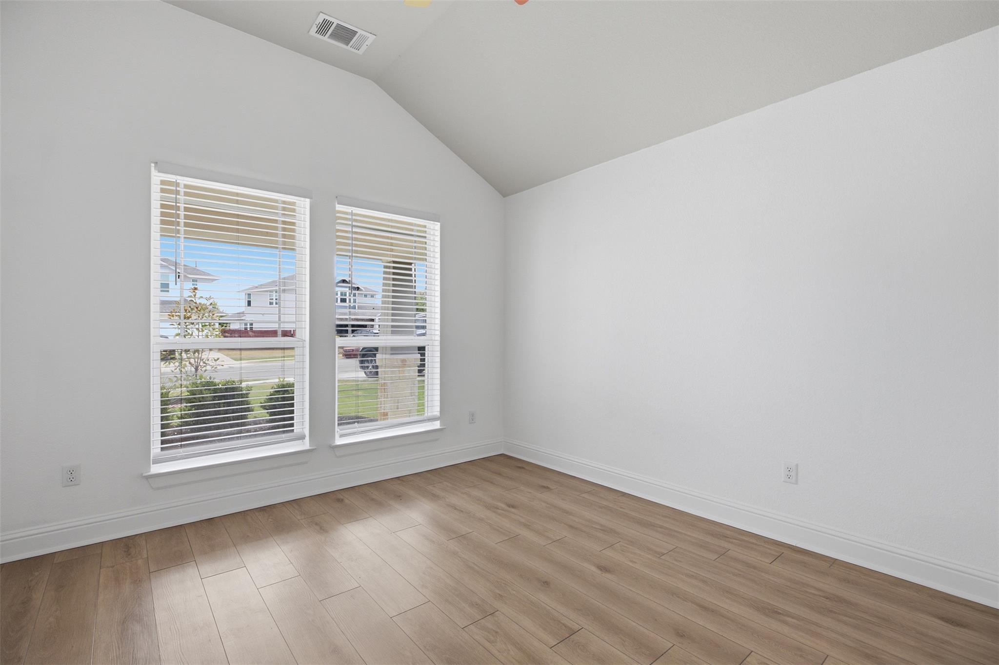 321 Gaida Loop Property Photo 6