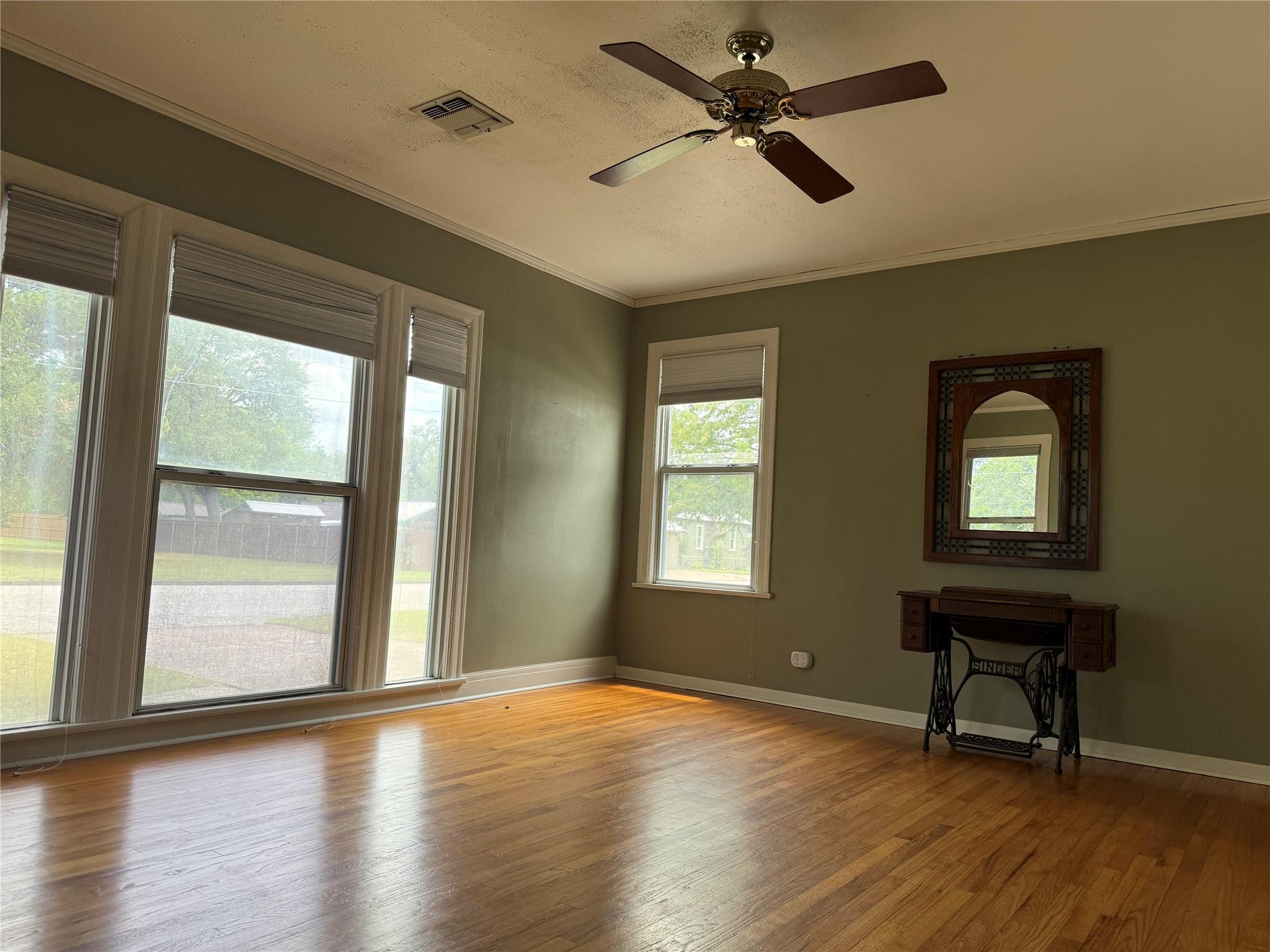 231 E Live Oak St #a Property Photo 3