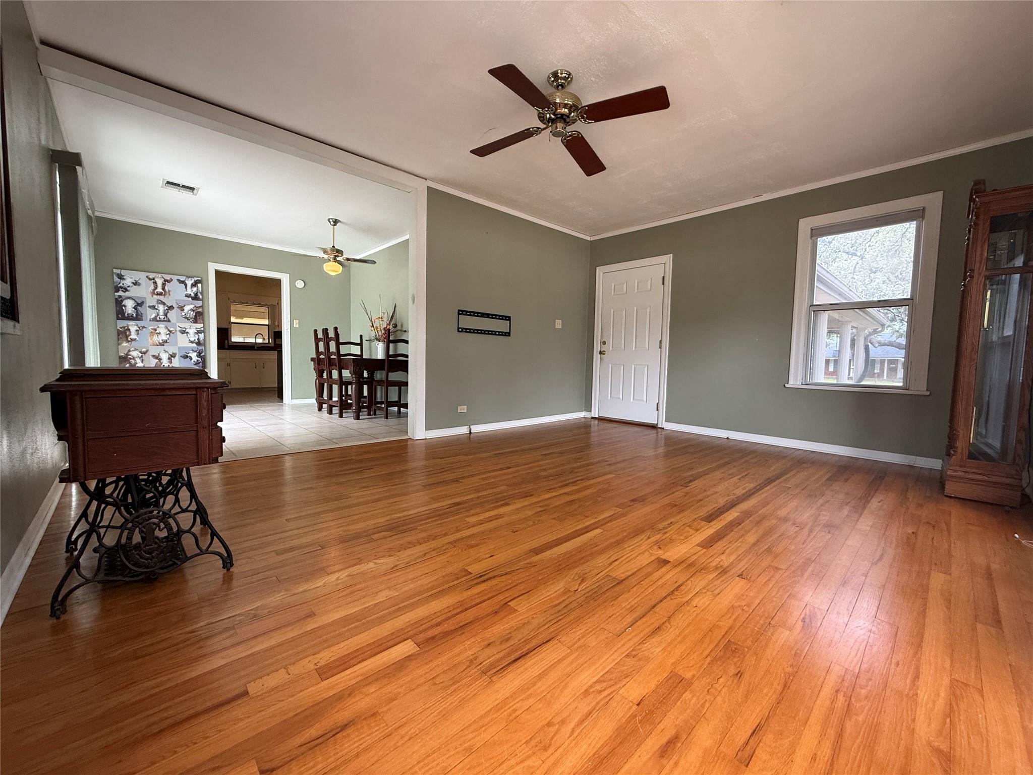 231 E Live Oak St #a Property Photo 5