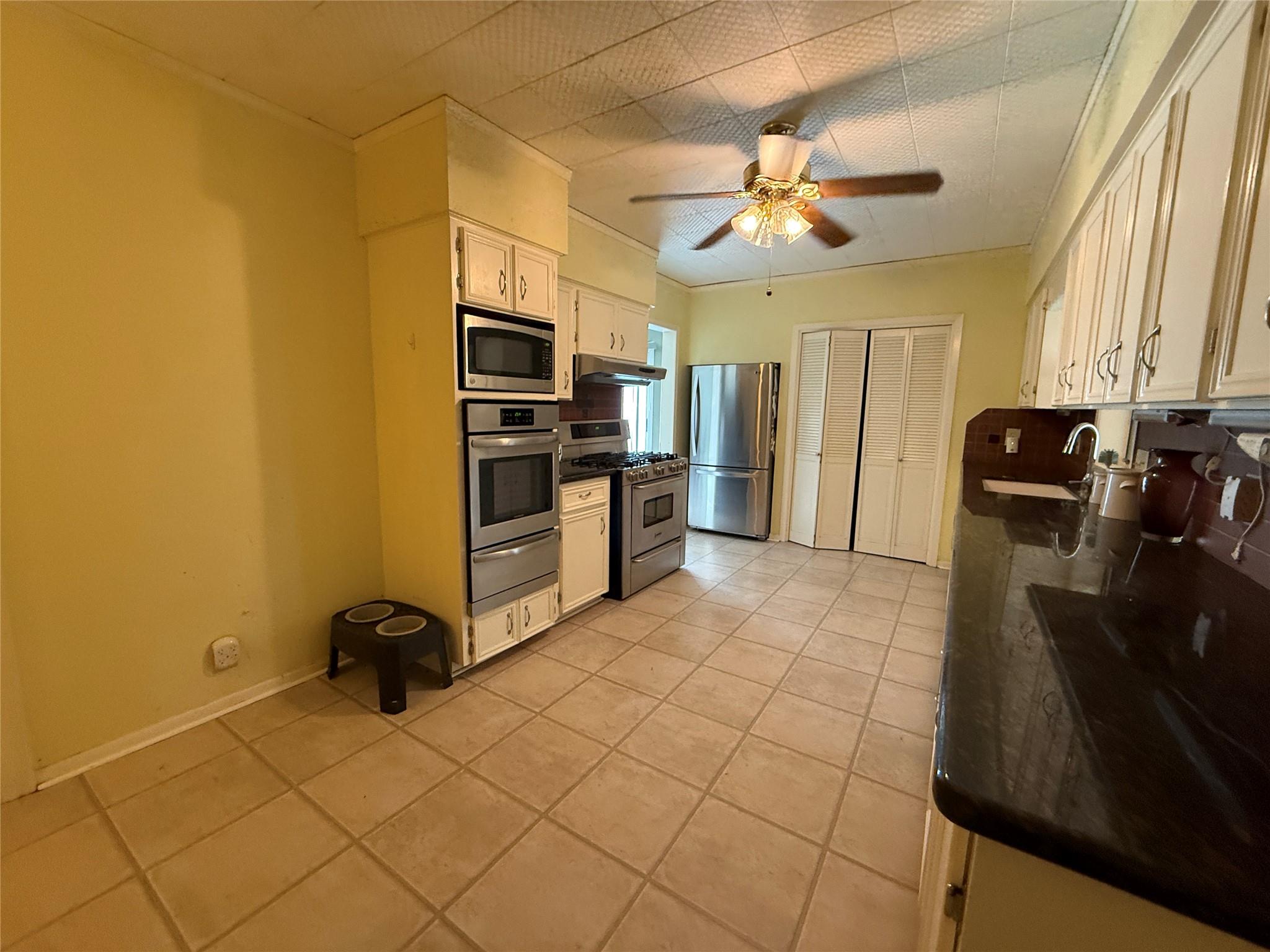 231 E Live Oak St #a Property Photo 10