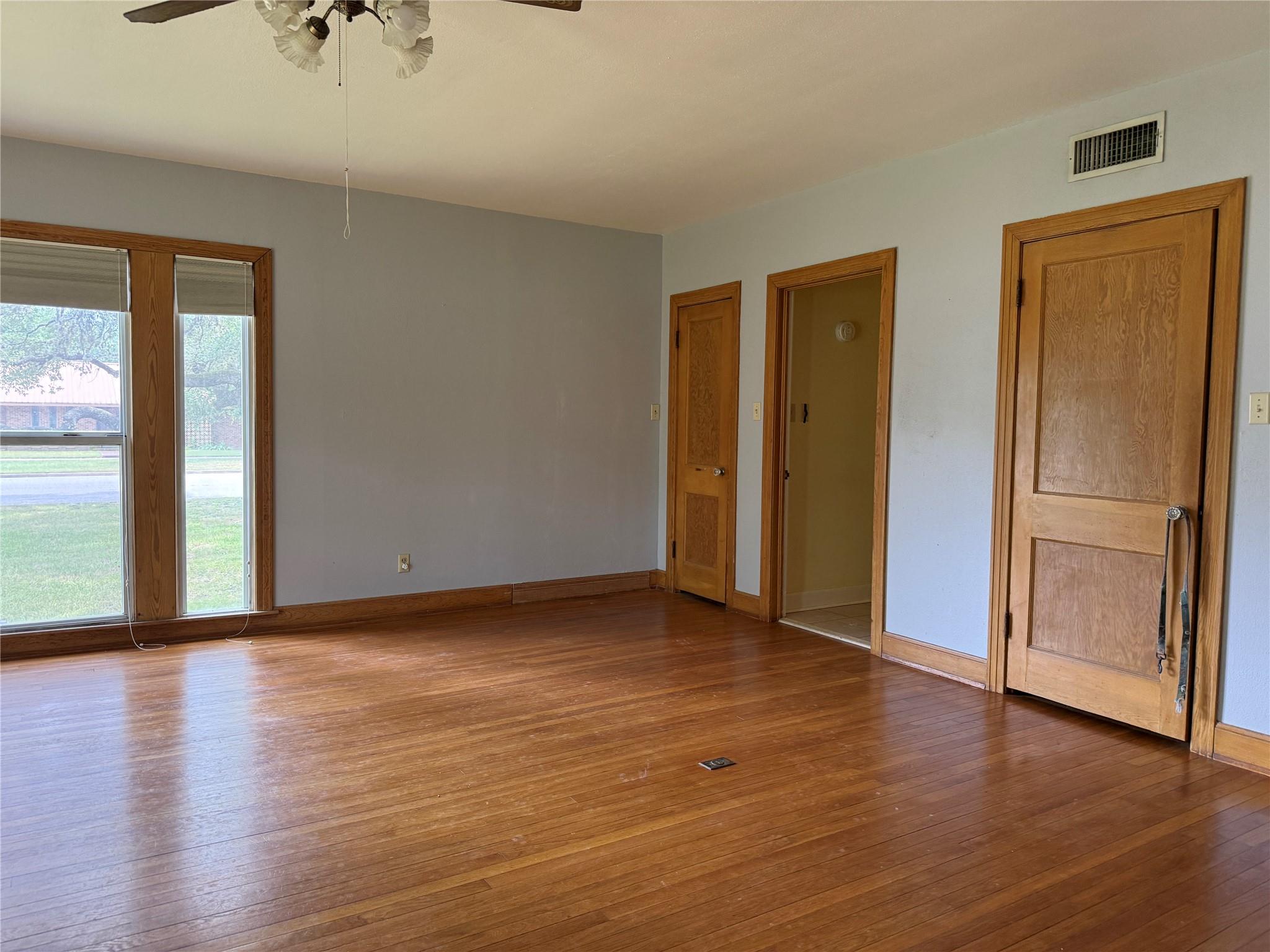 231 E Live Oak St #a Property Photo 12