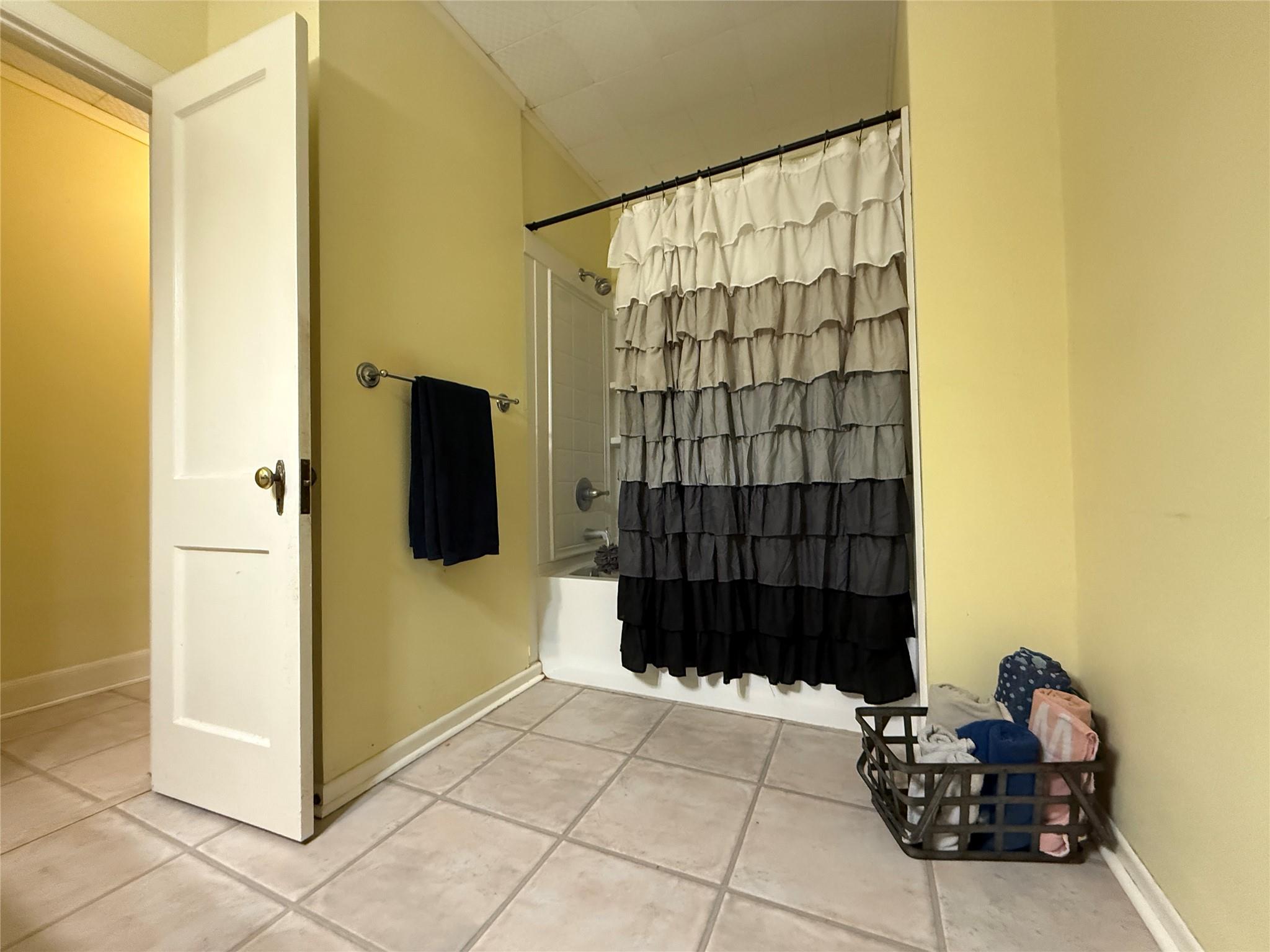 231 E Live Oak St #a Property Photo 17