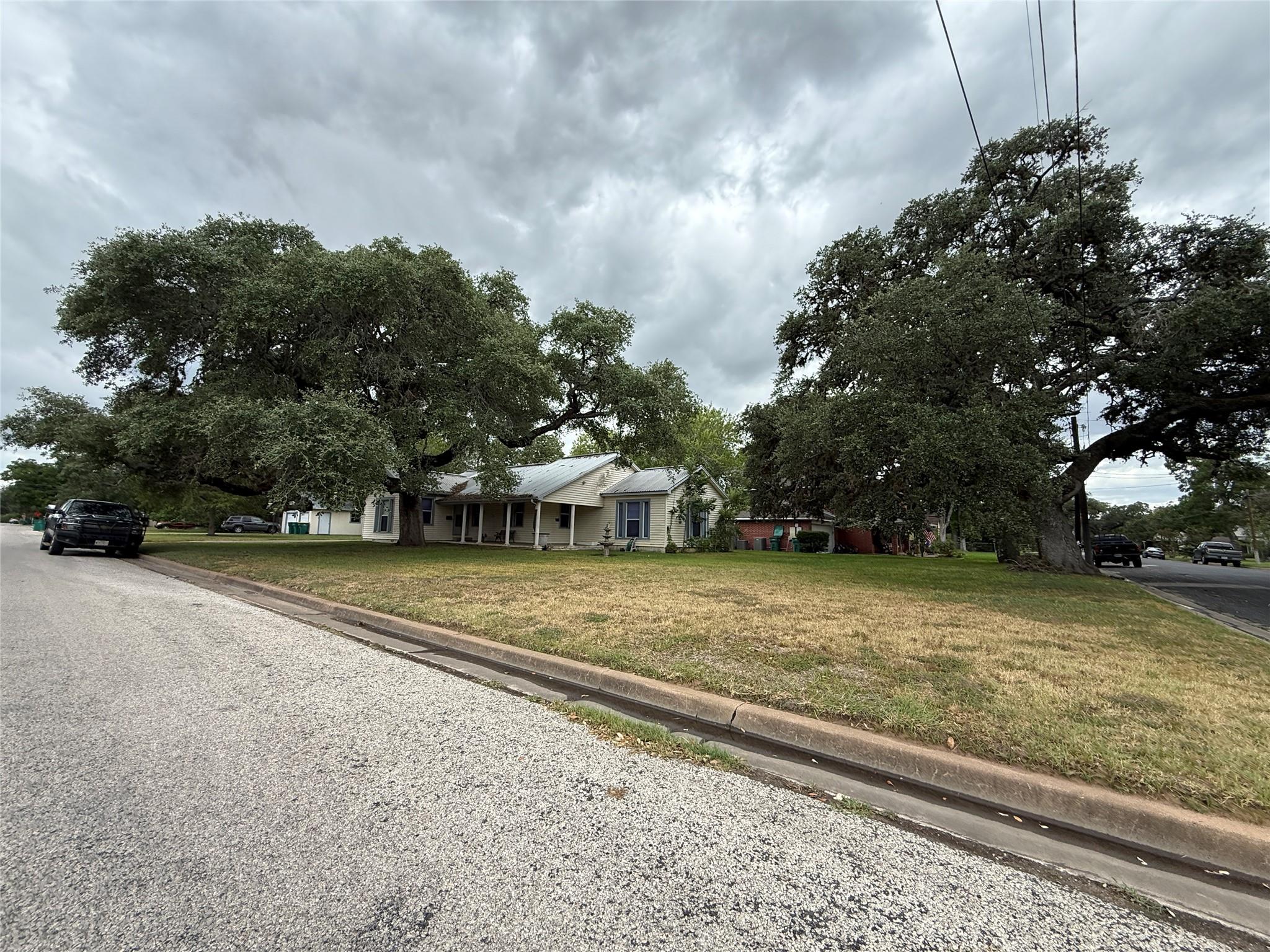 231 E Live Oak St #a Property Photo 23