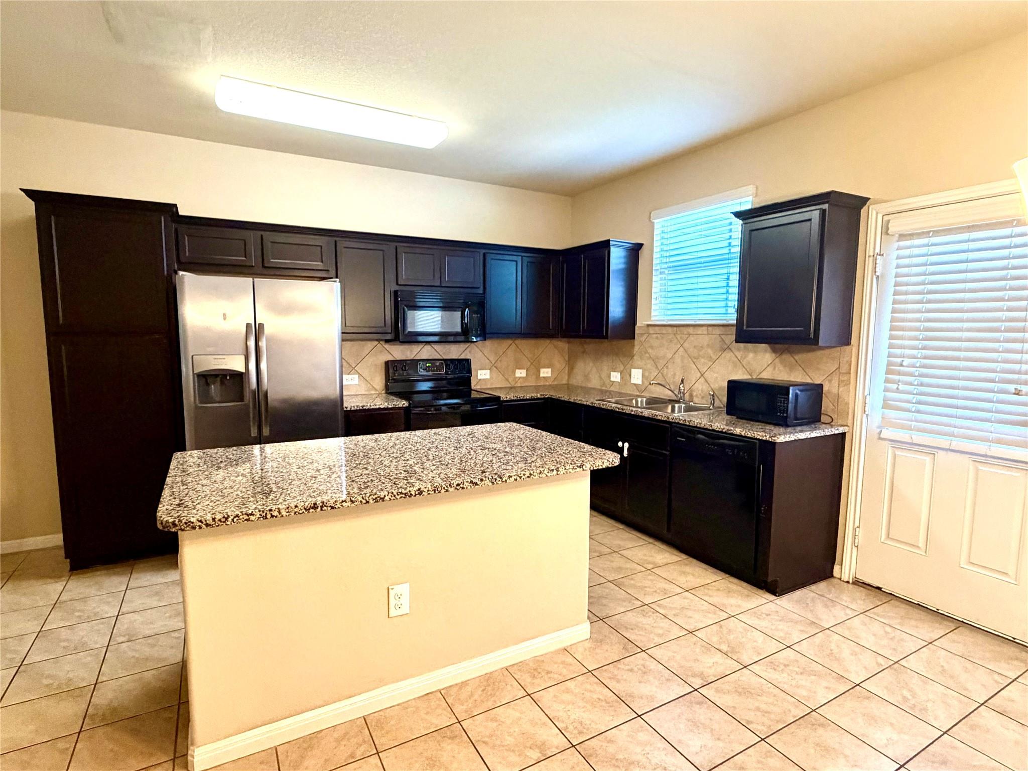 601 Katmai Cir Property Photo 2