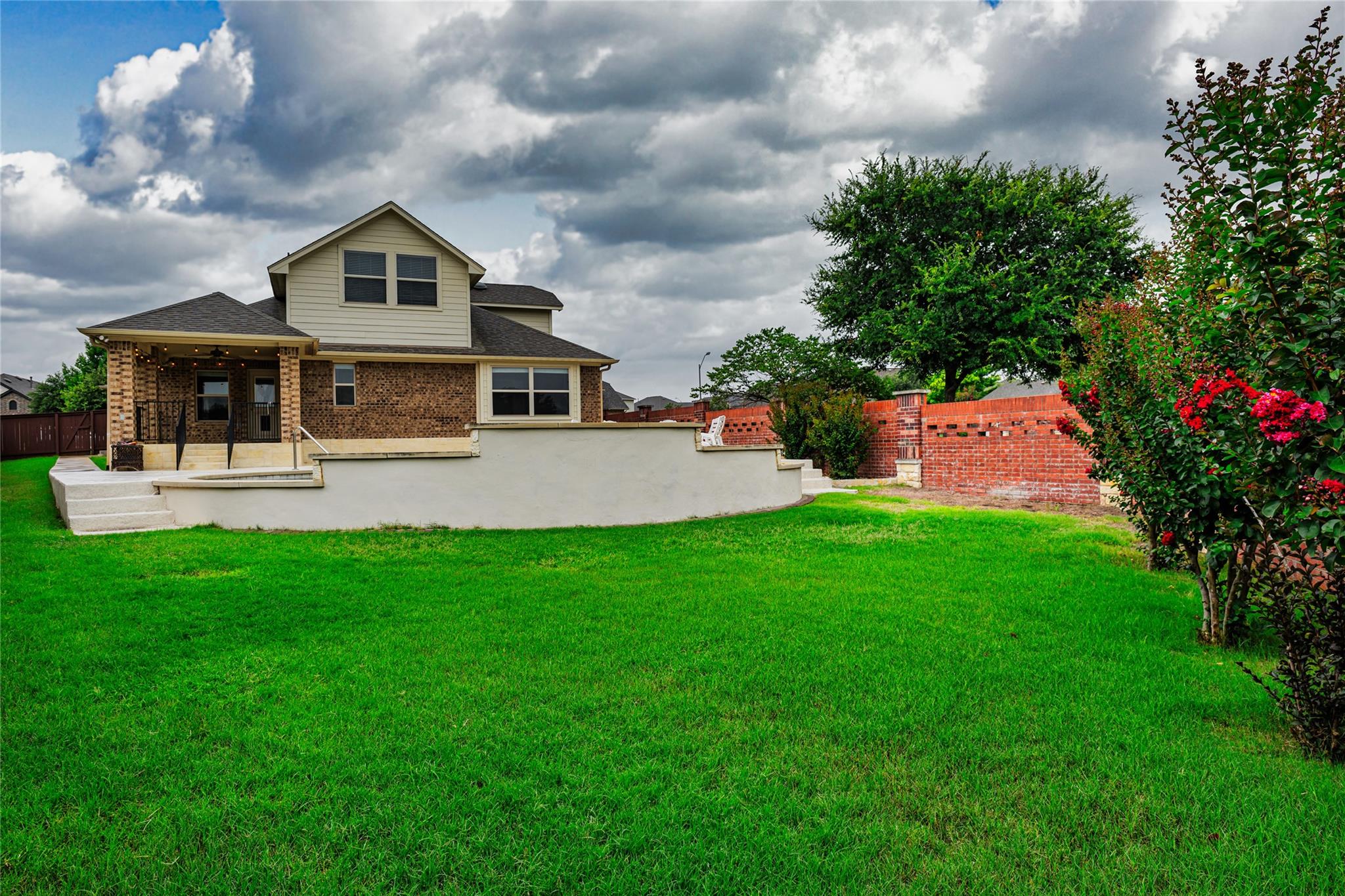 1501 Daylily Loop Property Photo 5