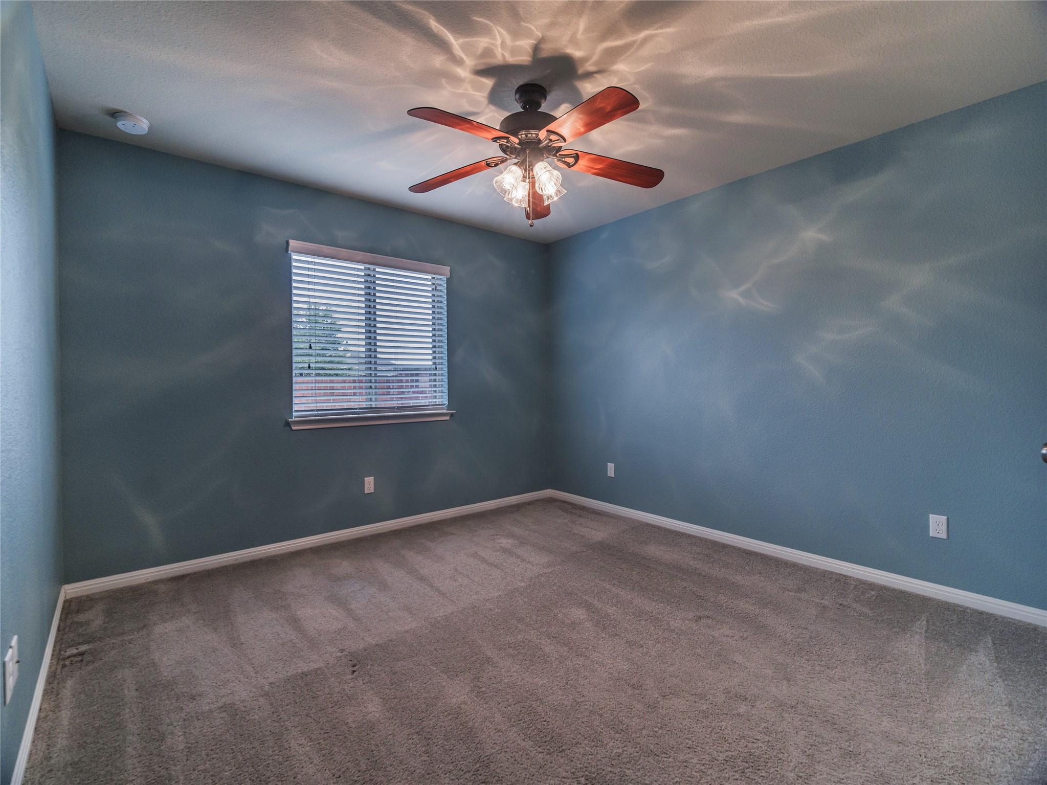 1501 Daylily Loop Property Photo 12