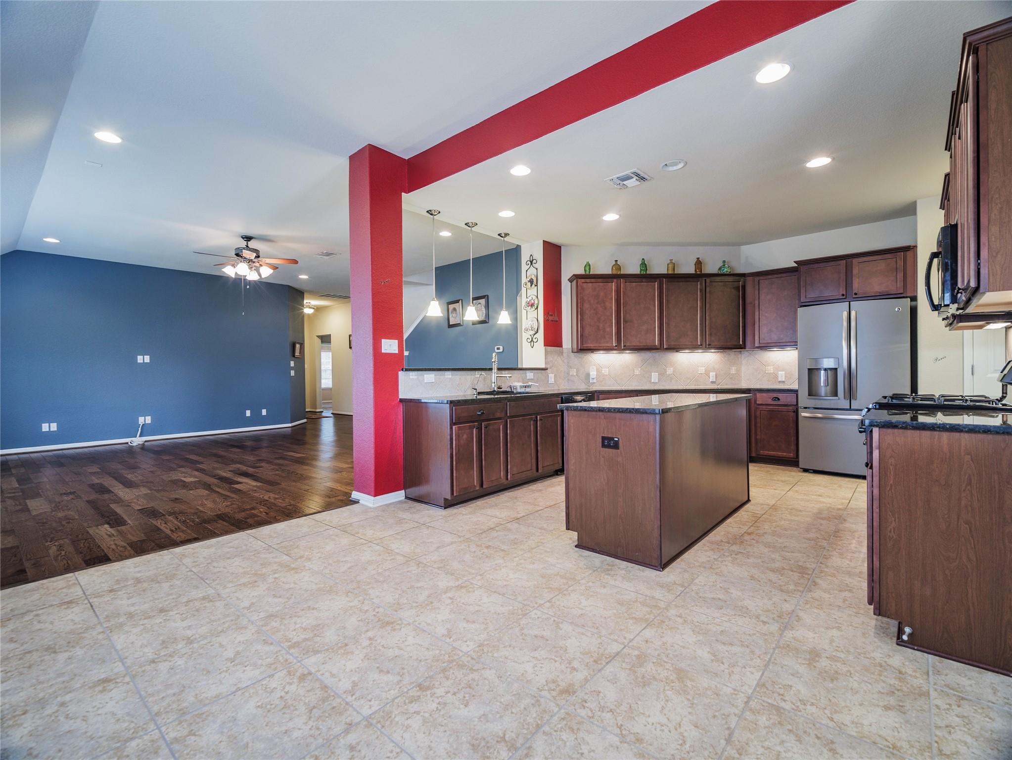 1501 Daylily Loop Property Photo 19