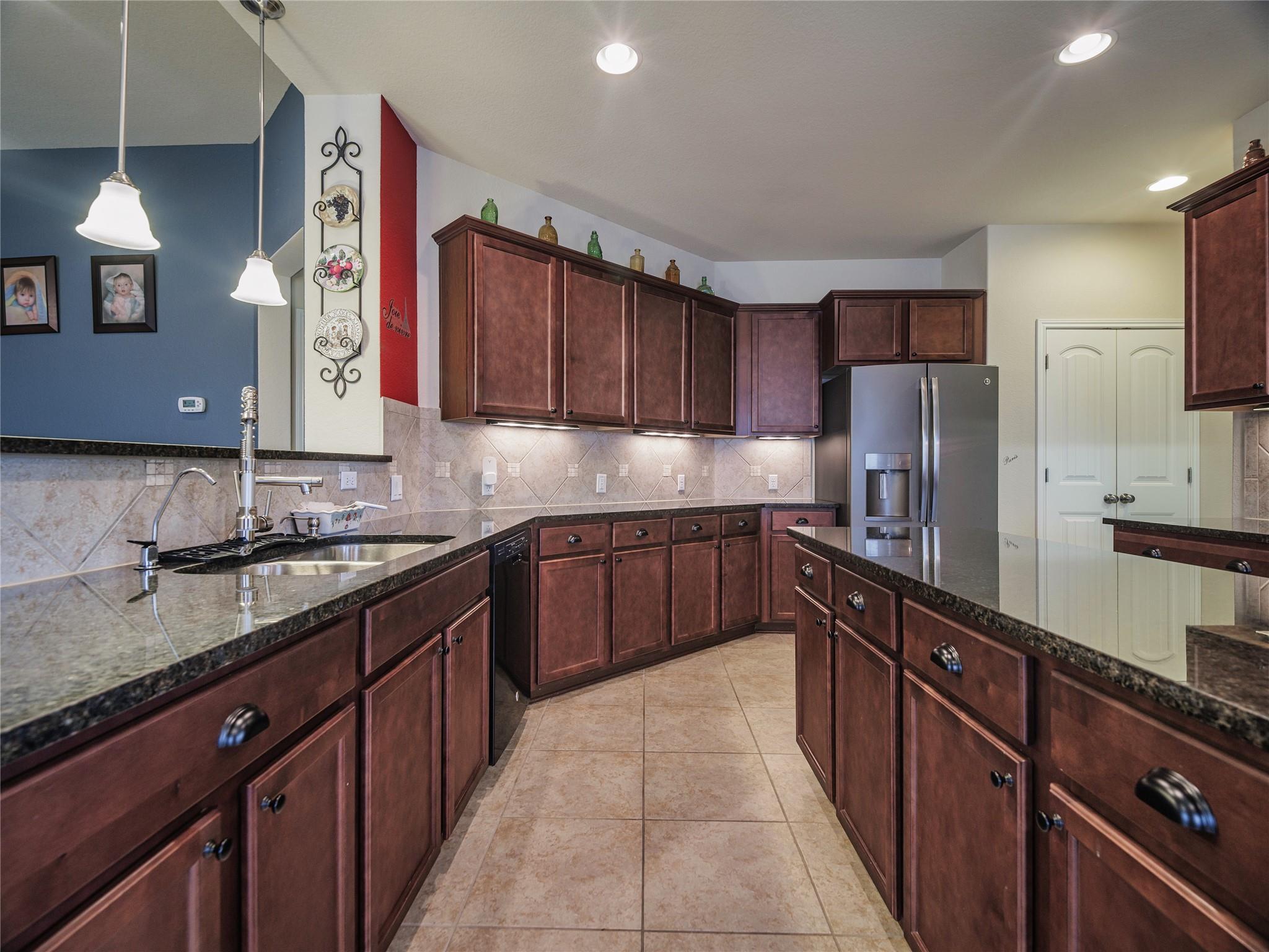 1501 Daylily Loop Property Photo 21