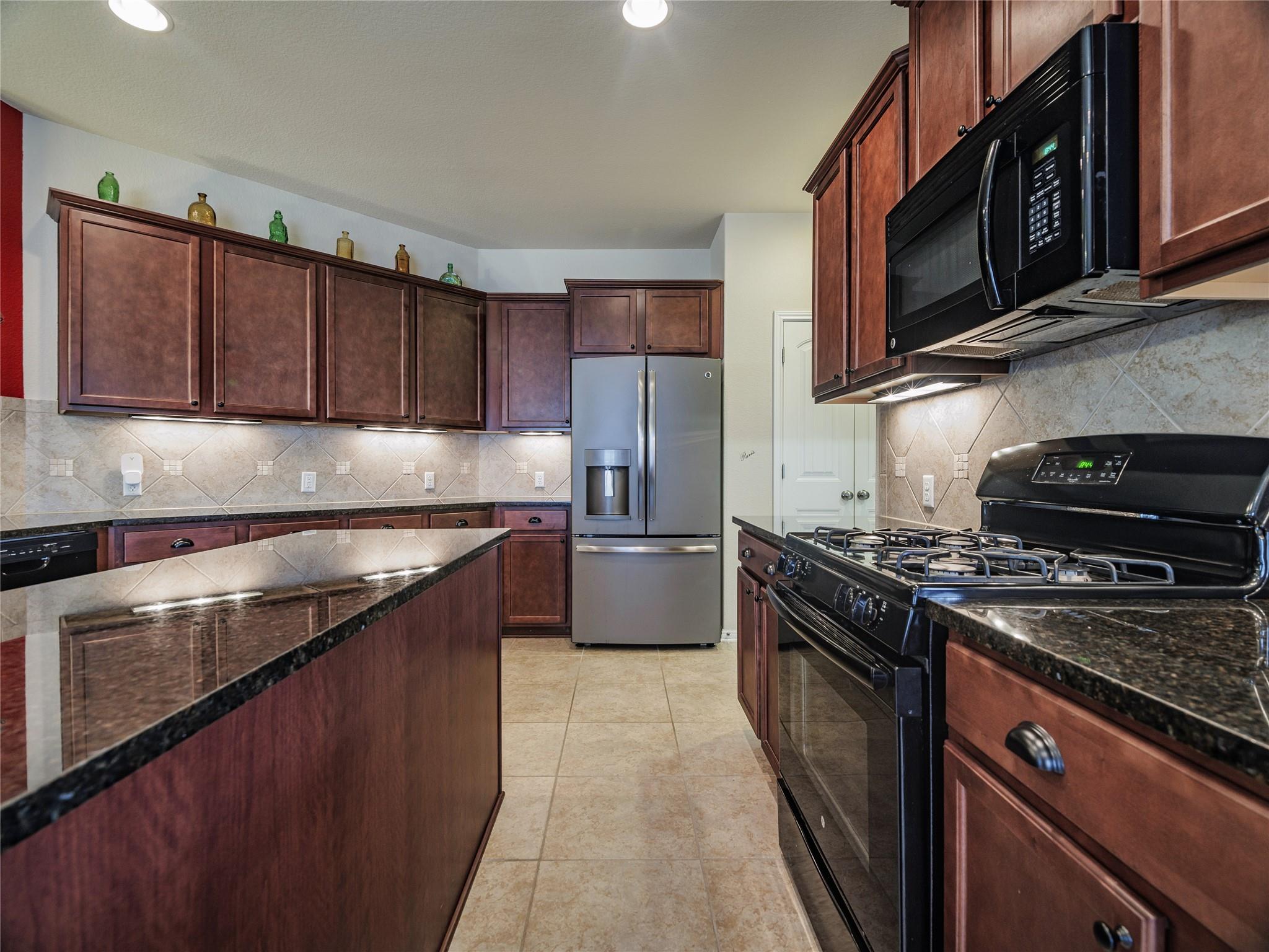 1501 Daylily Loop Property Photo 22