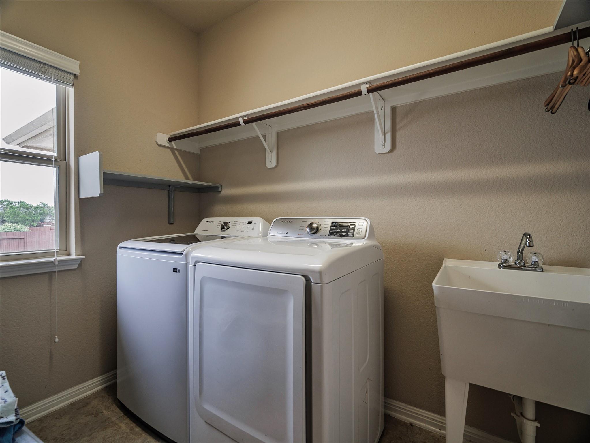 1501 Daylily Loop Property Photo 23