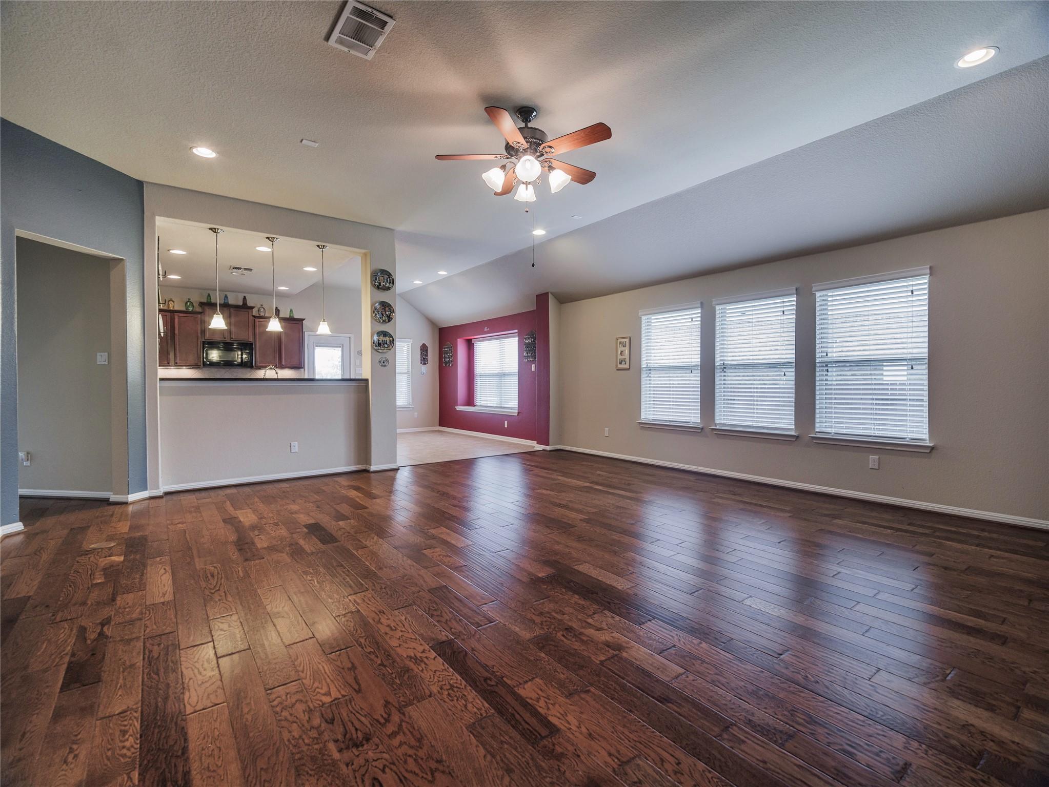 1501 Daylily Loop Property Photo 24