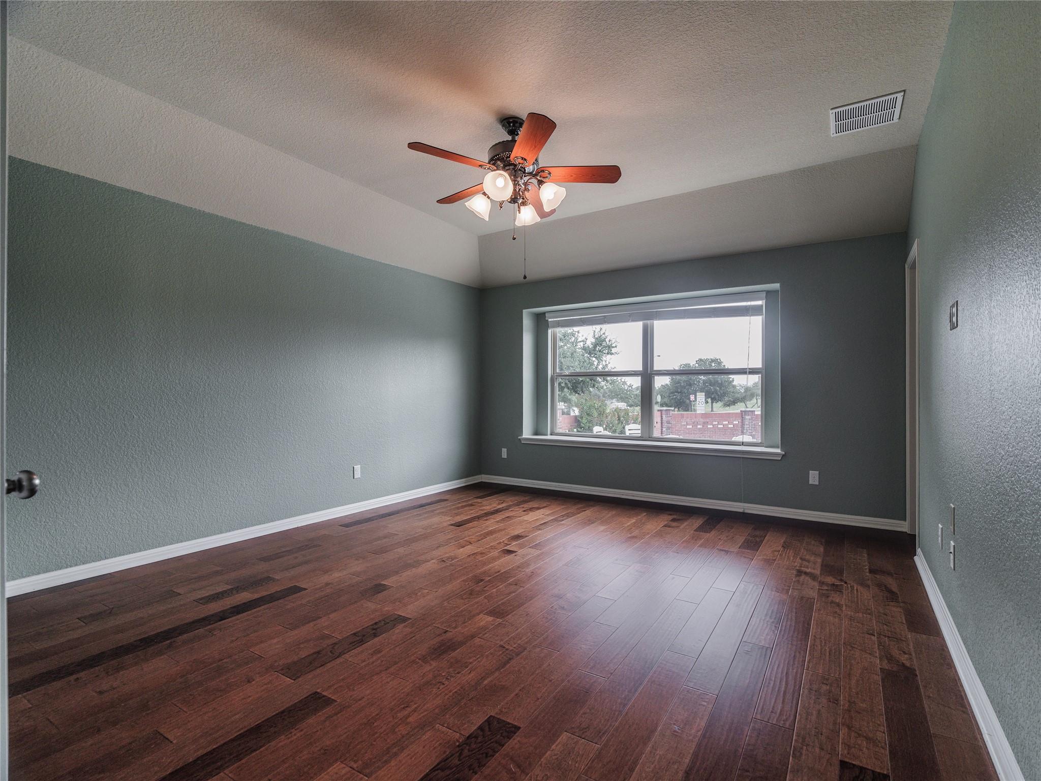 1501 Daylily Loop Property Photo 25
