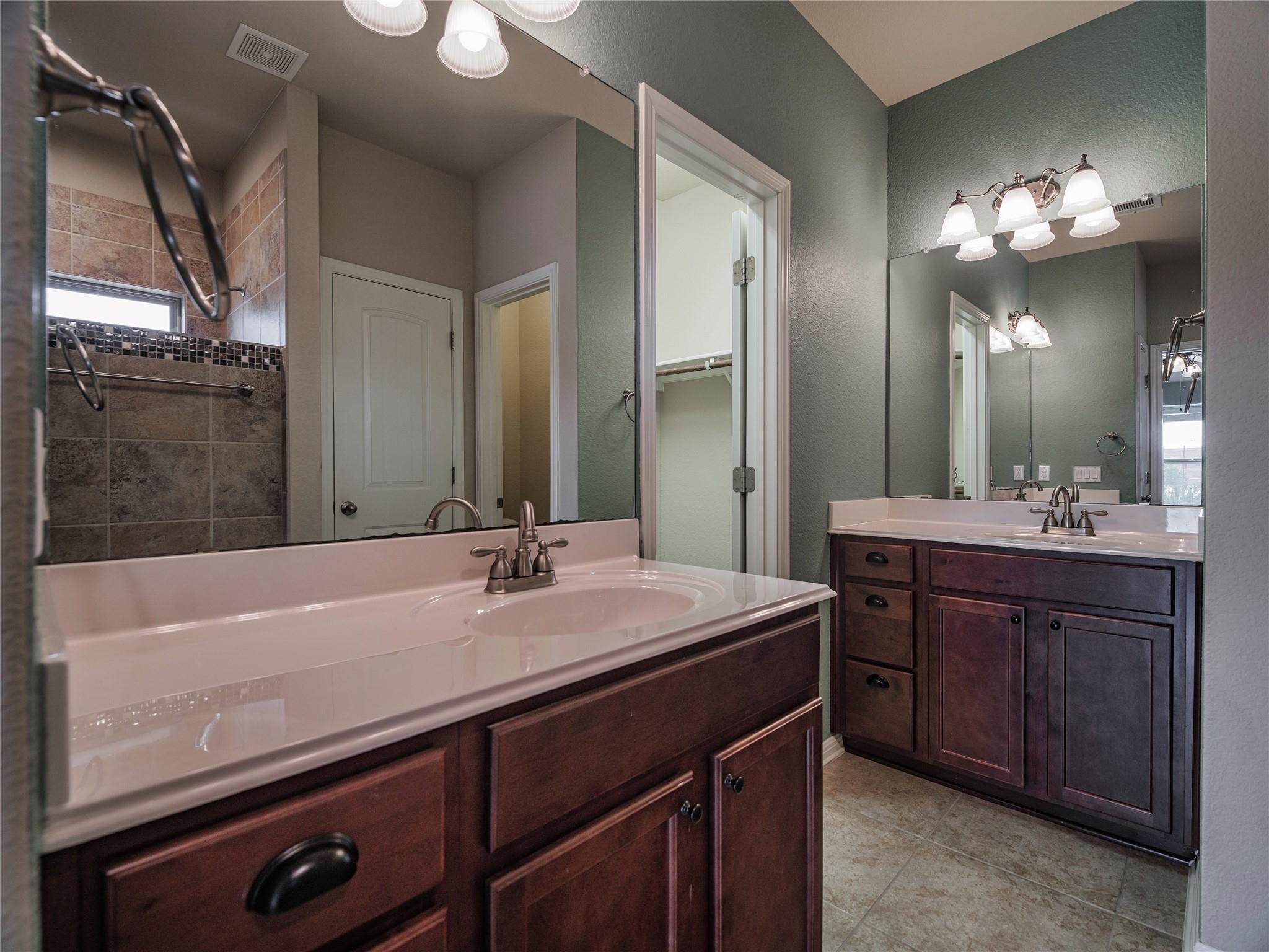 1501 Daylily Loop Property Photo 30