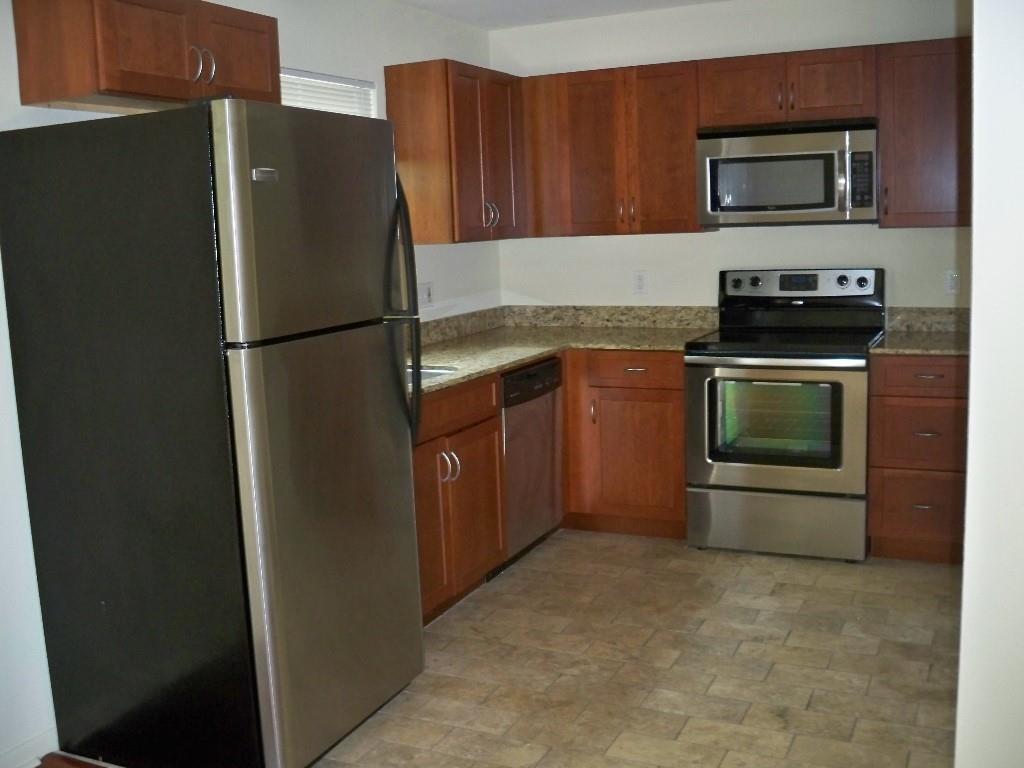 2706 Cole St 102b Property Photo 4