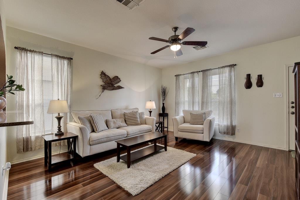 2201 Keepsake Dr Property Photo 4