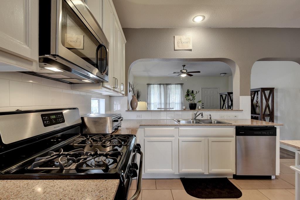 2201 Keepsake Dr Property Photo 10