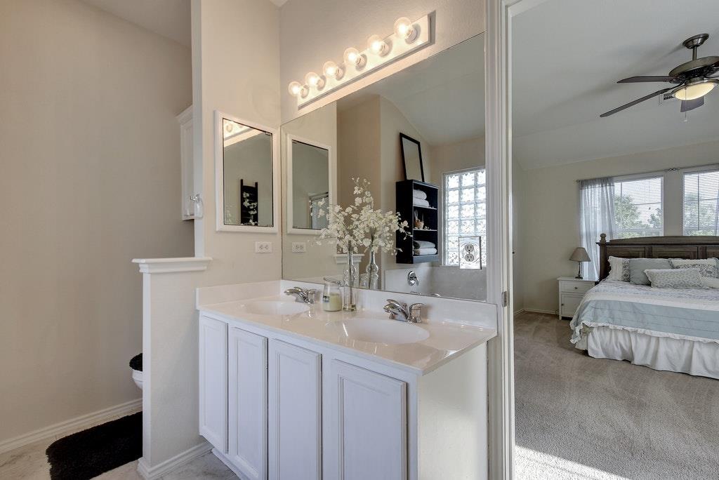 2201 Keepsake Dr Property Photo 14