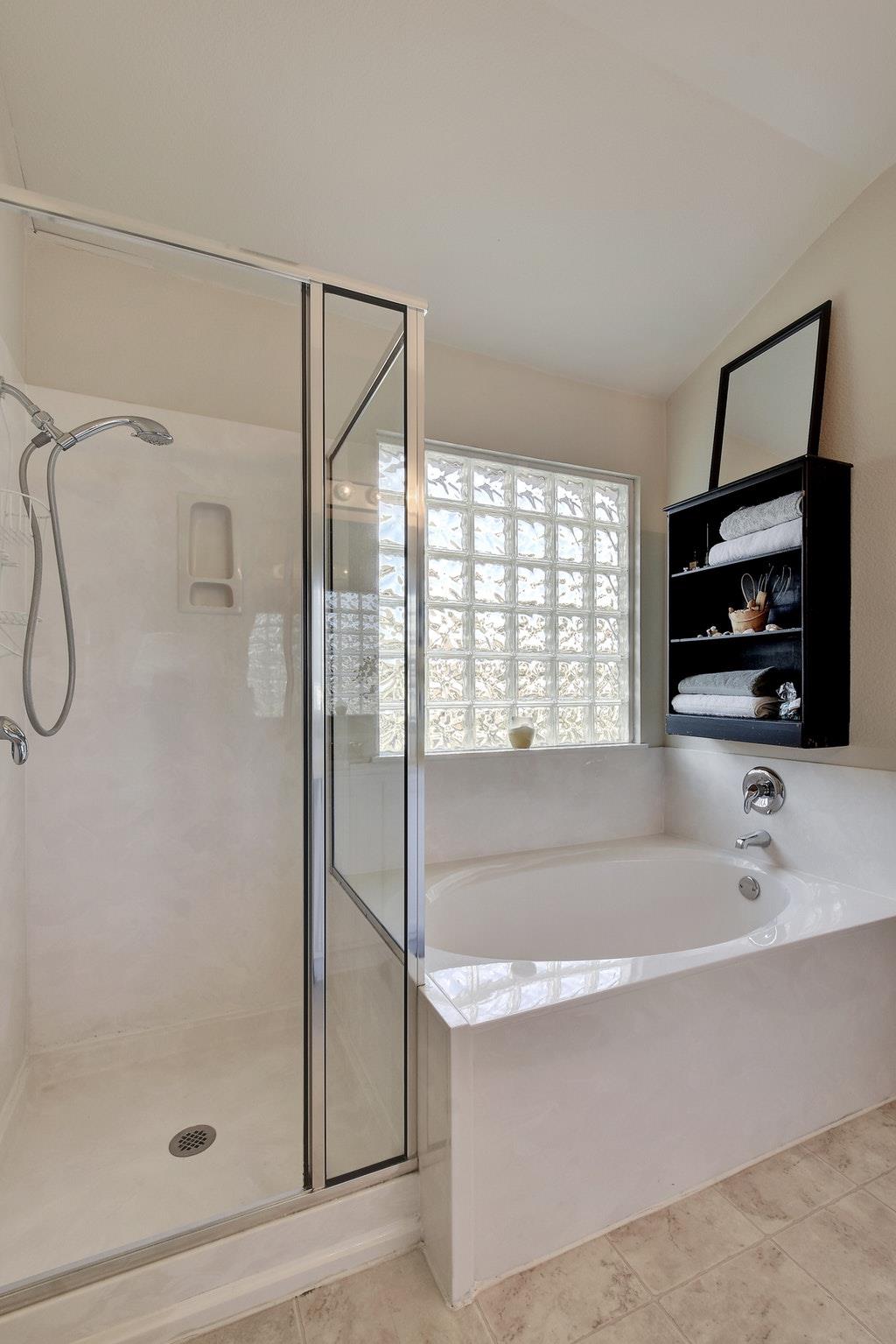2201 Keepsake Dr Property Photo 15