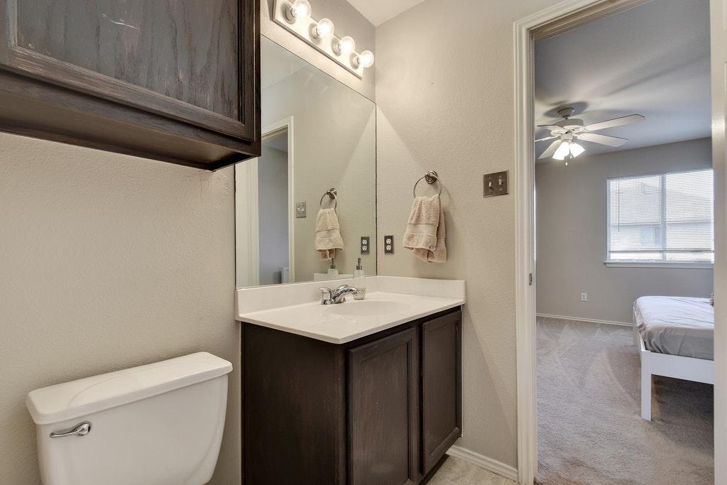 2201 Keepsake Dr Property Photo 18