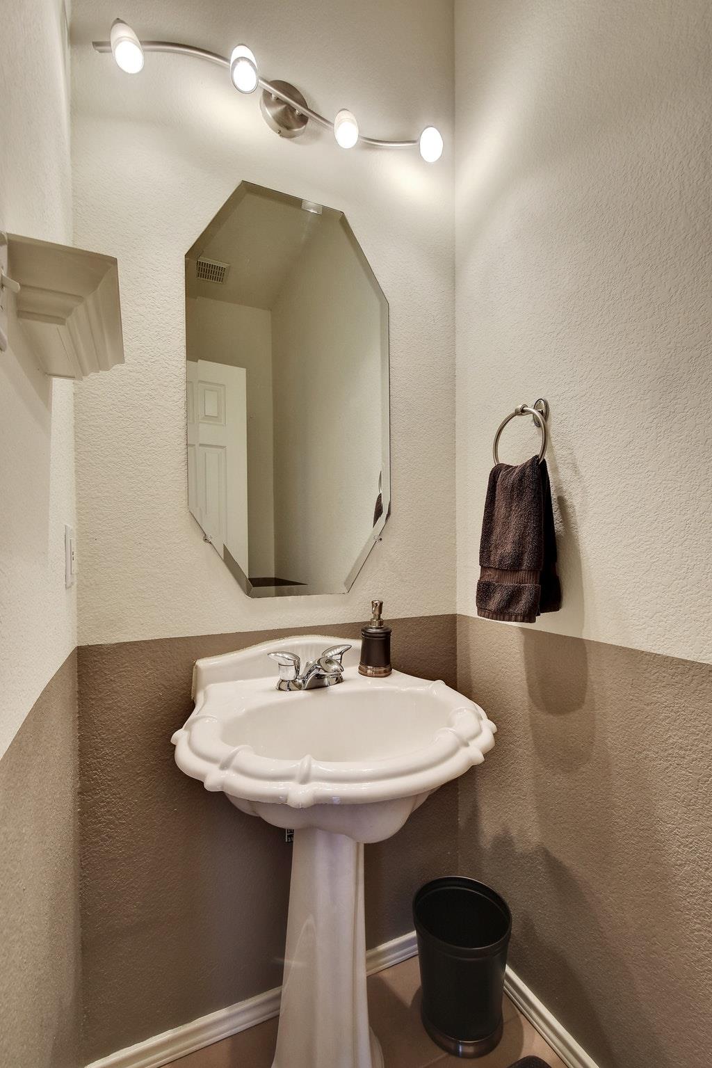 2201 Keepsake Dr Property Photo 20