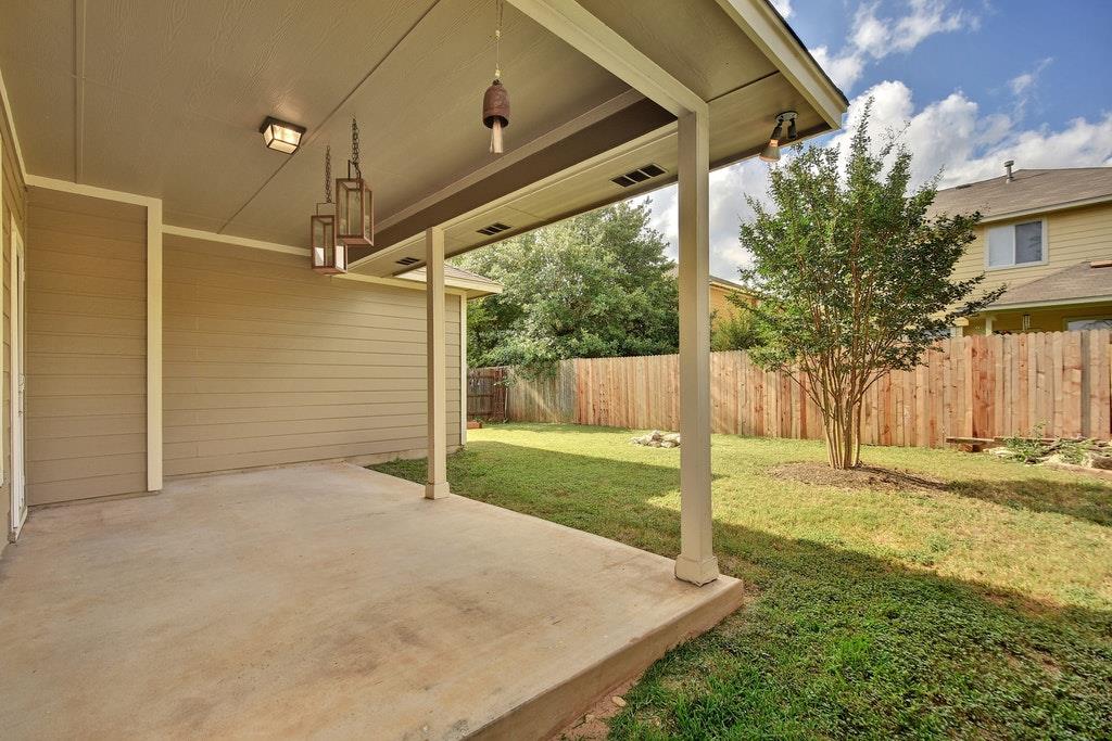 2201 Keepsake Dr Property Photo 21