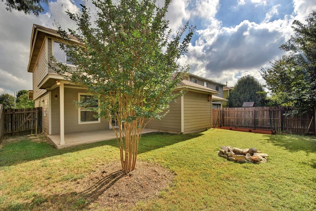 2201 Keepsake Dr Property Photo 22