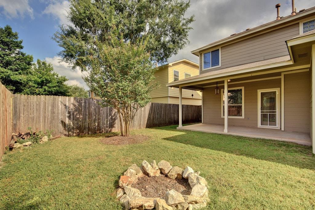 2201 Keepsake Dr Property Photo 24
