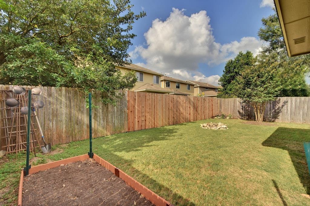 2201 Keepsake Dr Property Photo 25