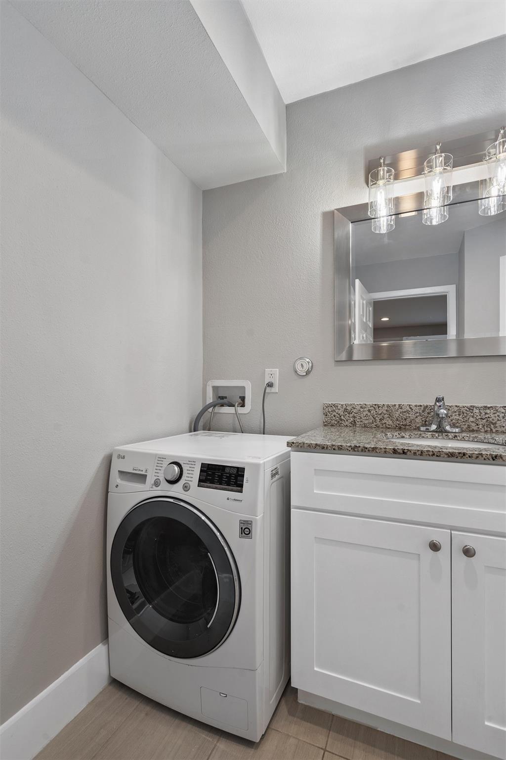 935 La Posada Dr #117 Property Photo 16