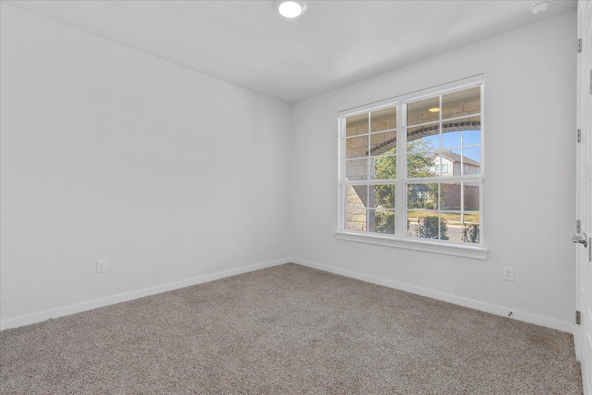 432 Deerpath St Property Photo 7