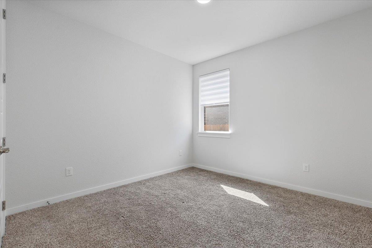 432 Deerpath St Property Photo 9