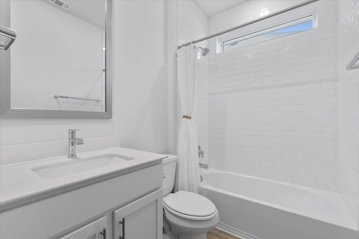 432 Deerpath St Property Photo 10