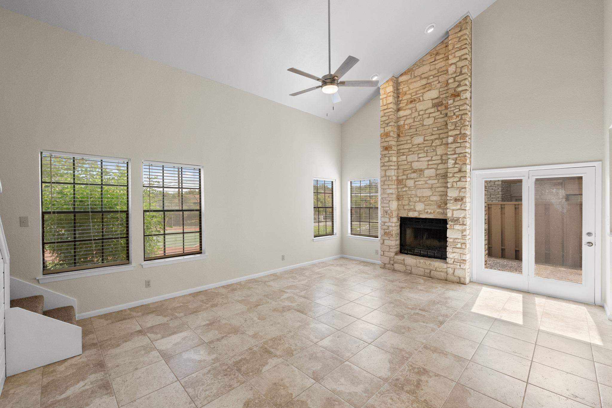 2201 Lakeway Blvd #39 Property Photo 4