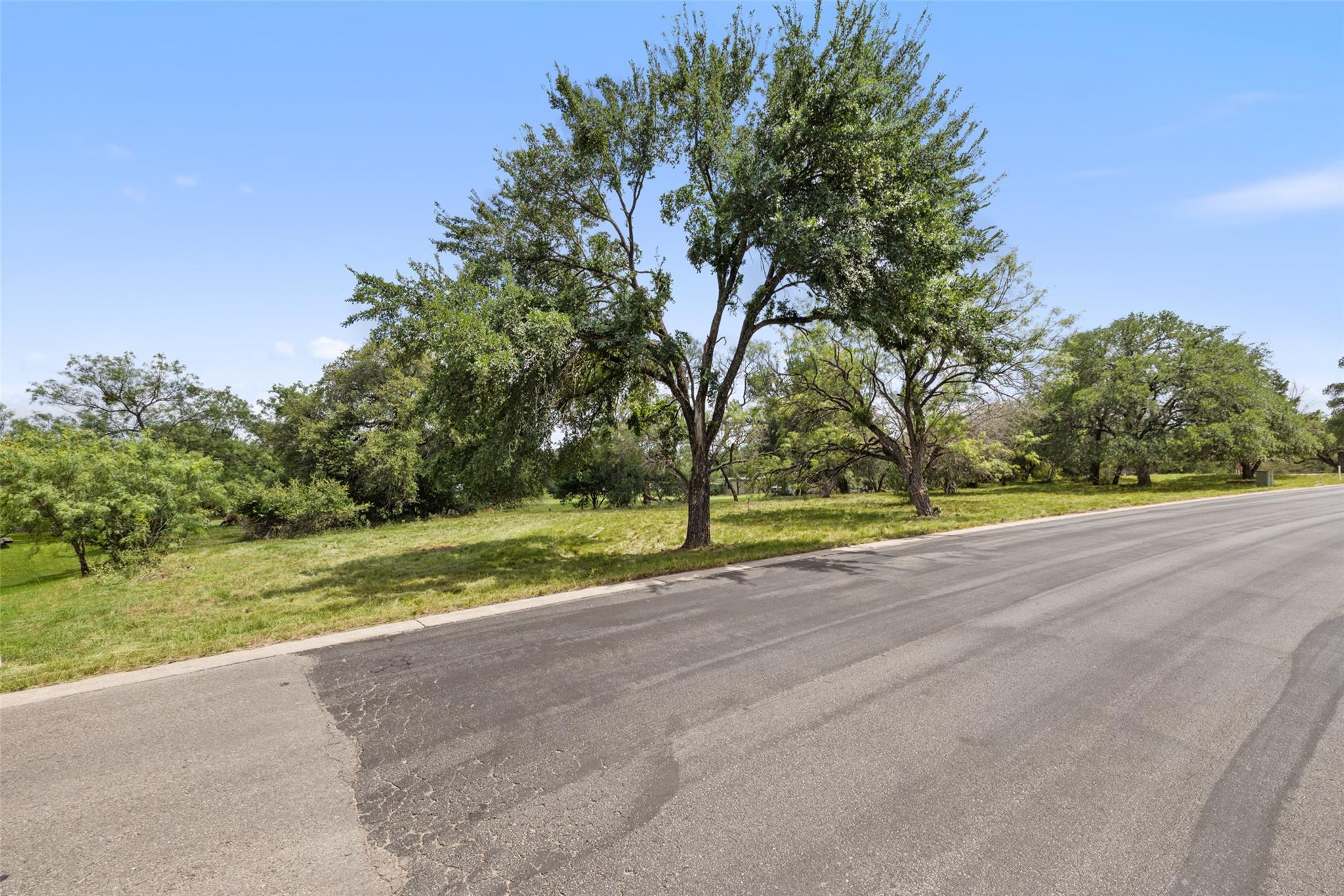 W16013-c Fault Line None Property Photo 16