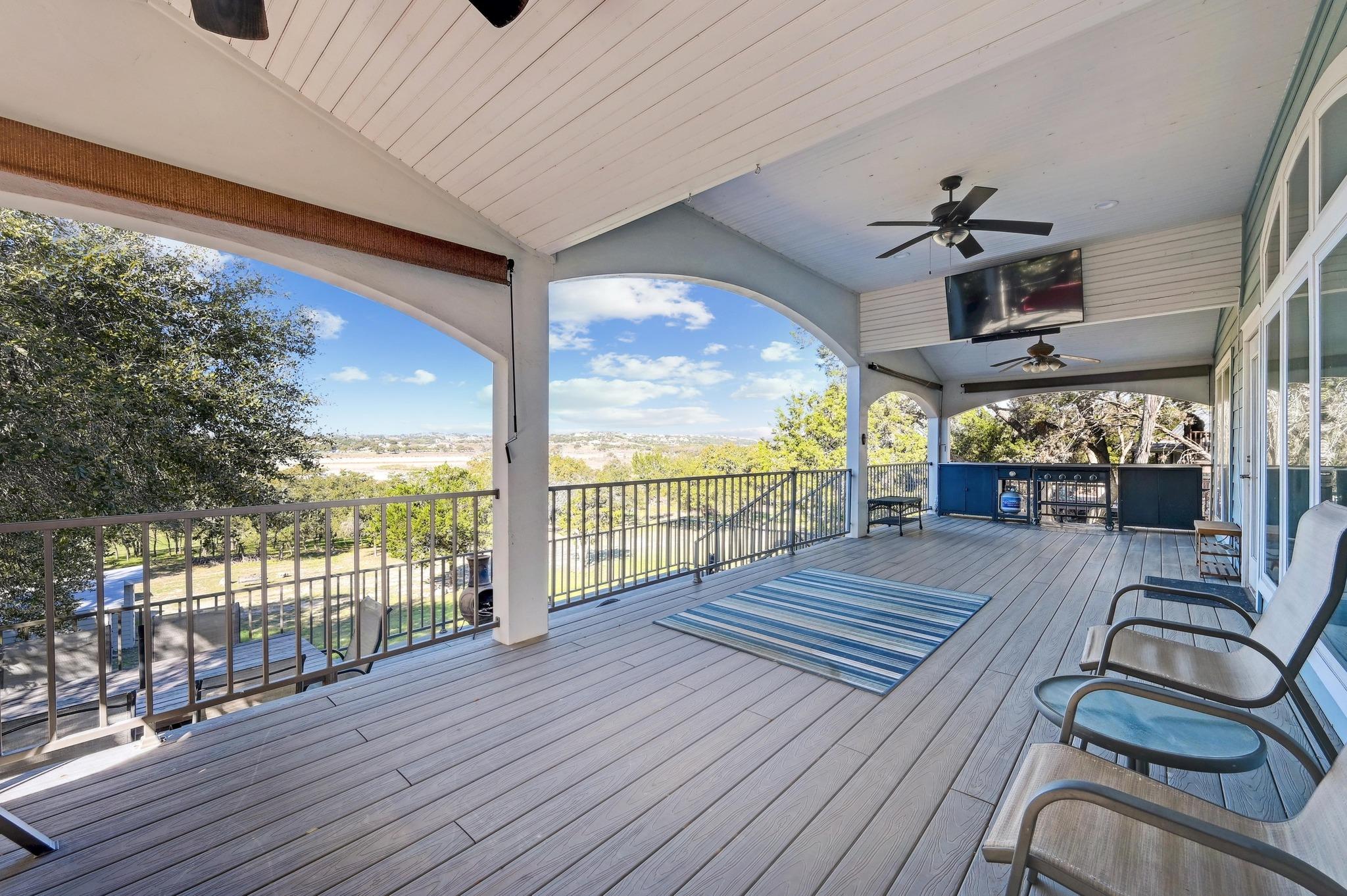 2106 Lakeshore Dr Property Photo