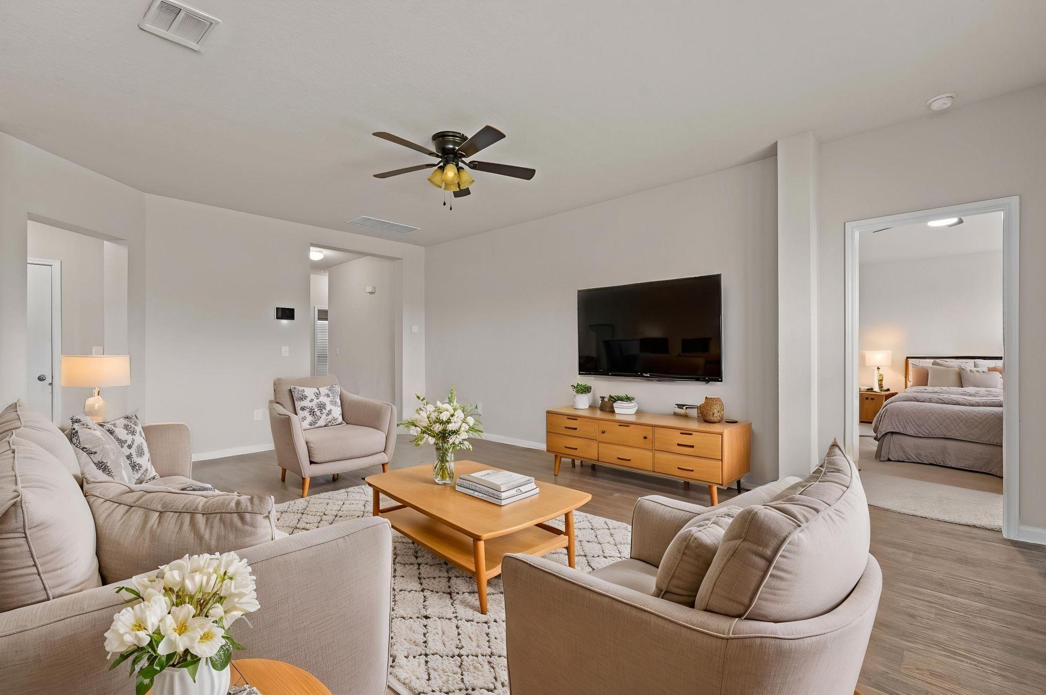 109 Rochester Ln Property Photo 5